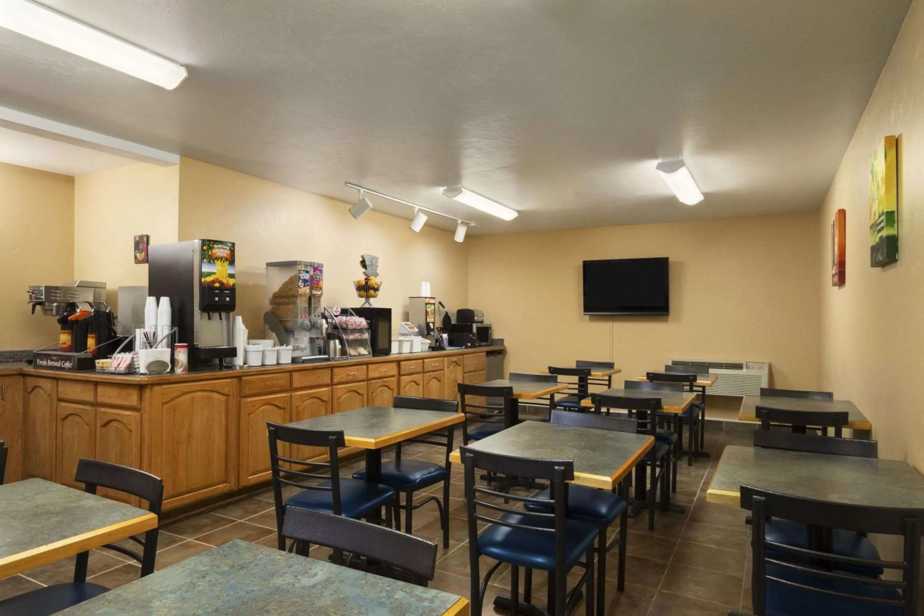 Restaurant/places to eat in Super 8 by Wyndham Kennewick