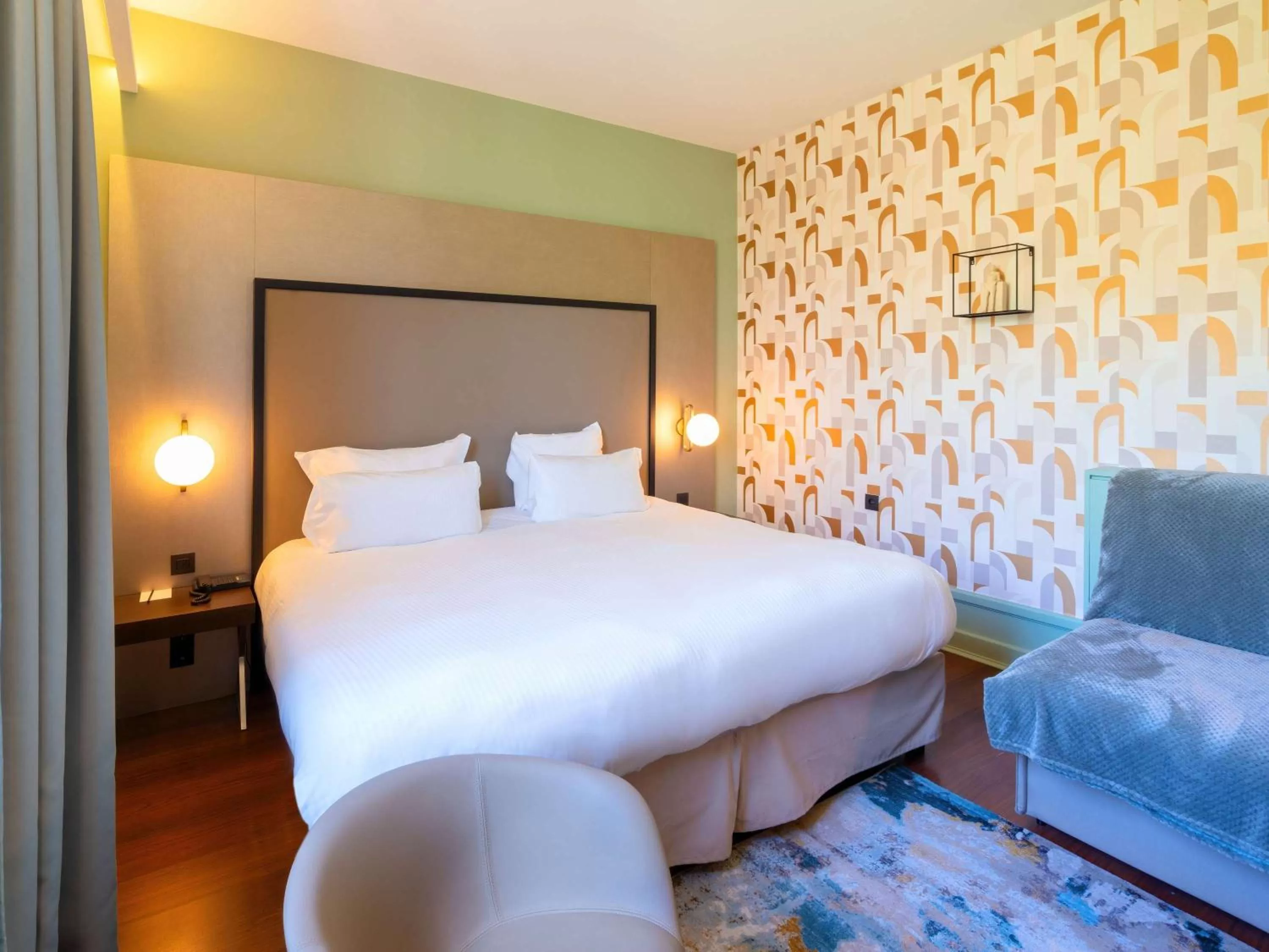 Superior Family room with One Double and One Single Sofa Bed - Lake Side in Le Splendid Hotel Lac D'Annecy - Handwritten Collection