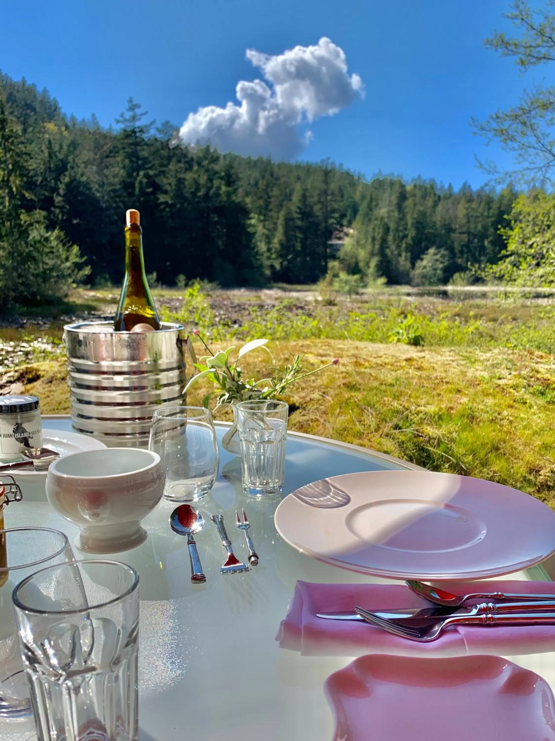 Dining area in Otter's Pond Bed and Breakfast