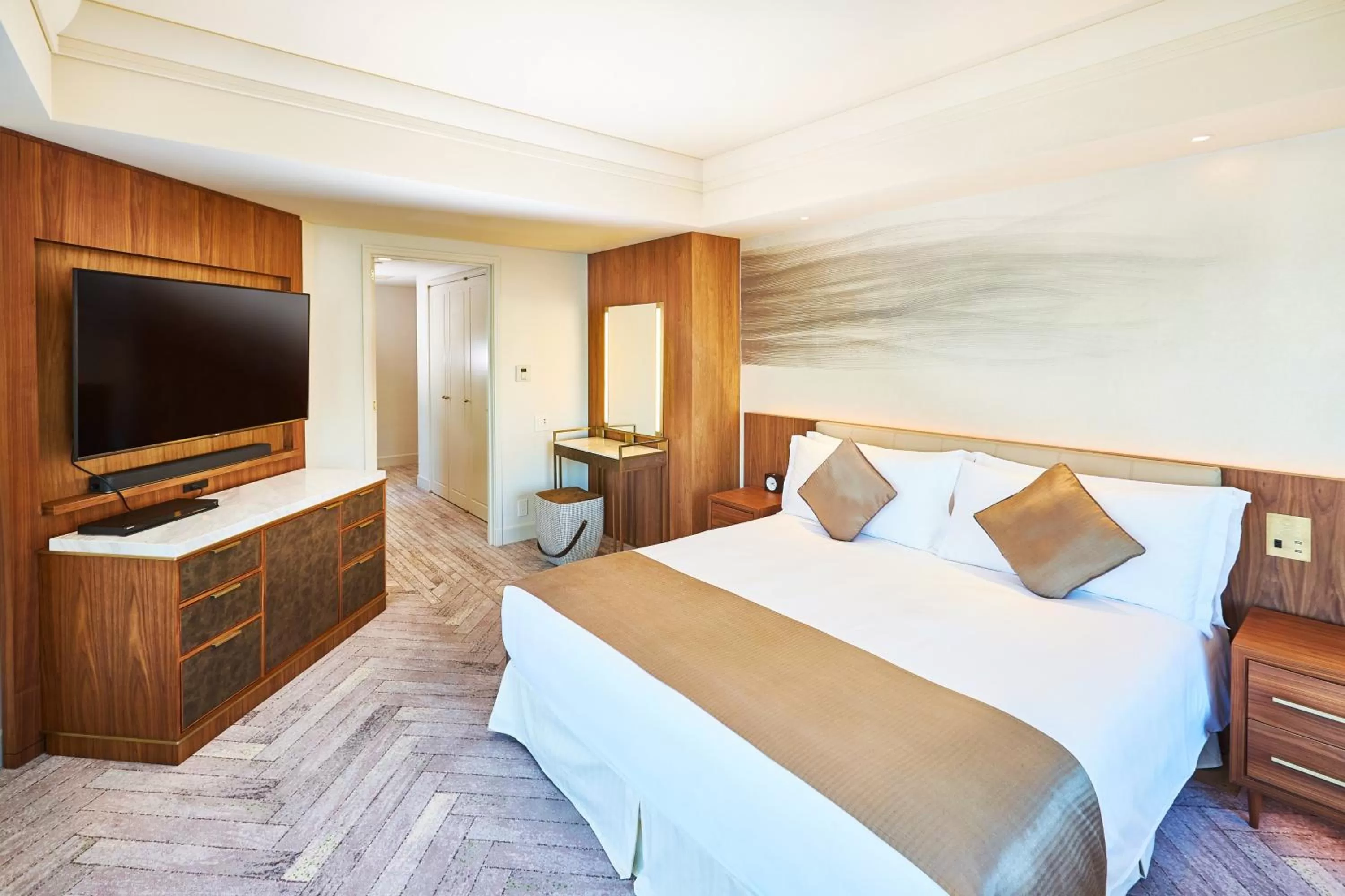 Photo of the whole room, Bed in InterContinental Tokyo Bay by IHG