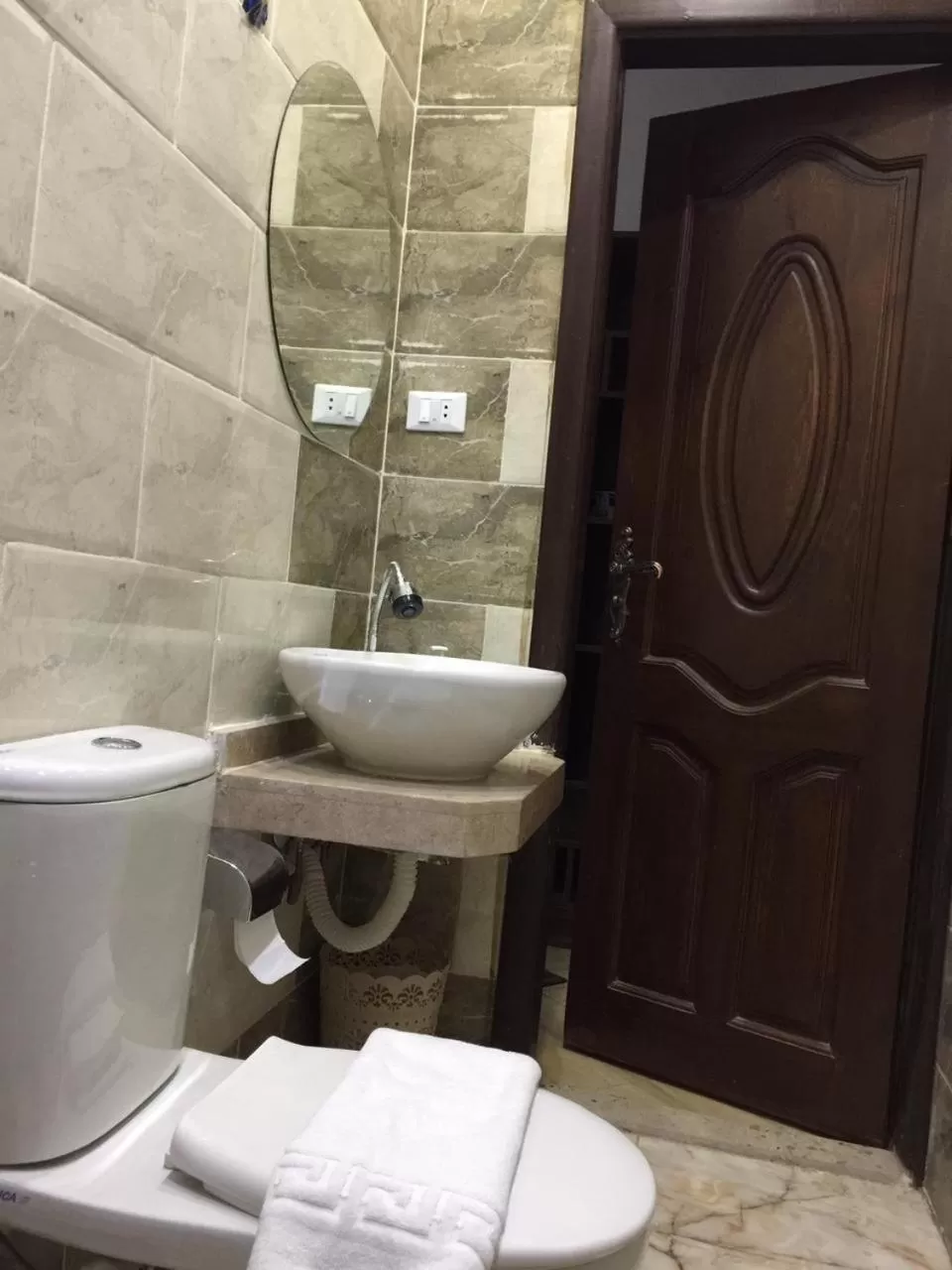 Shower in Eagles Pyramids View