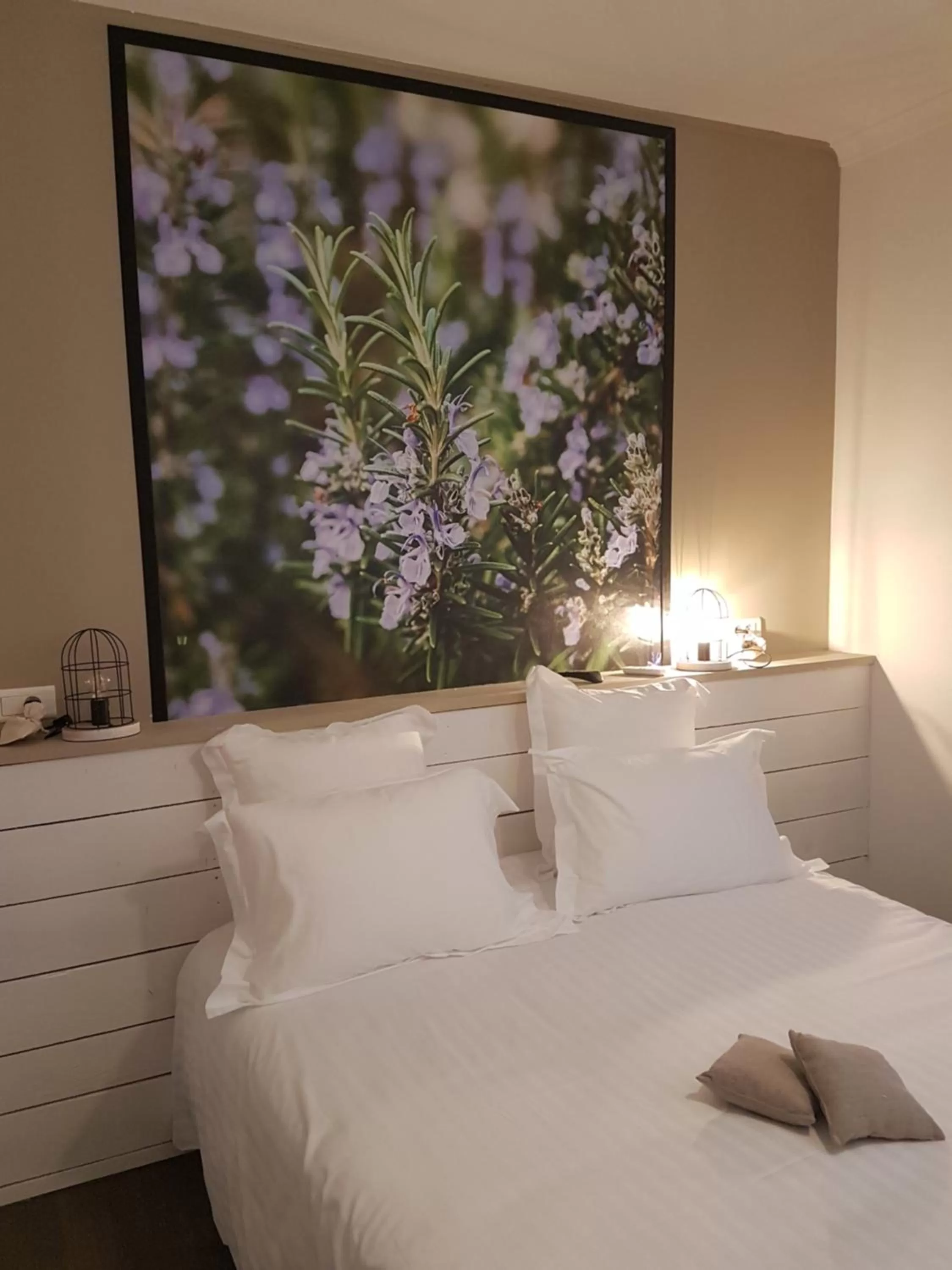 Bed in Hôtel-Restaurant "Chez Carrière"