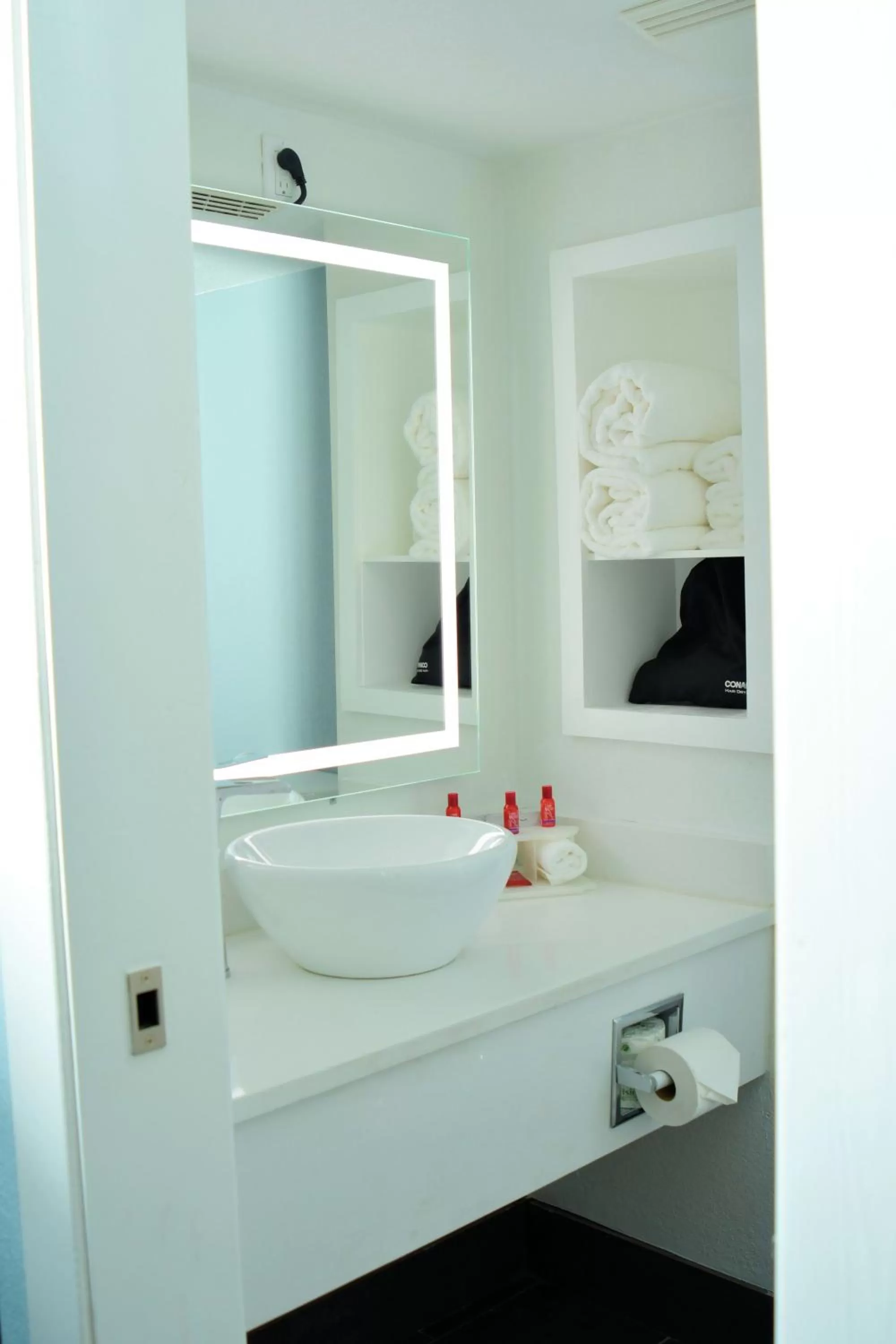 Bathroom in Clarion Pointe Jacksonville near Camp Lejeune