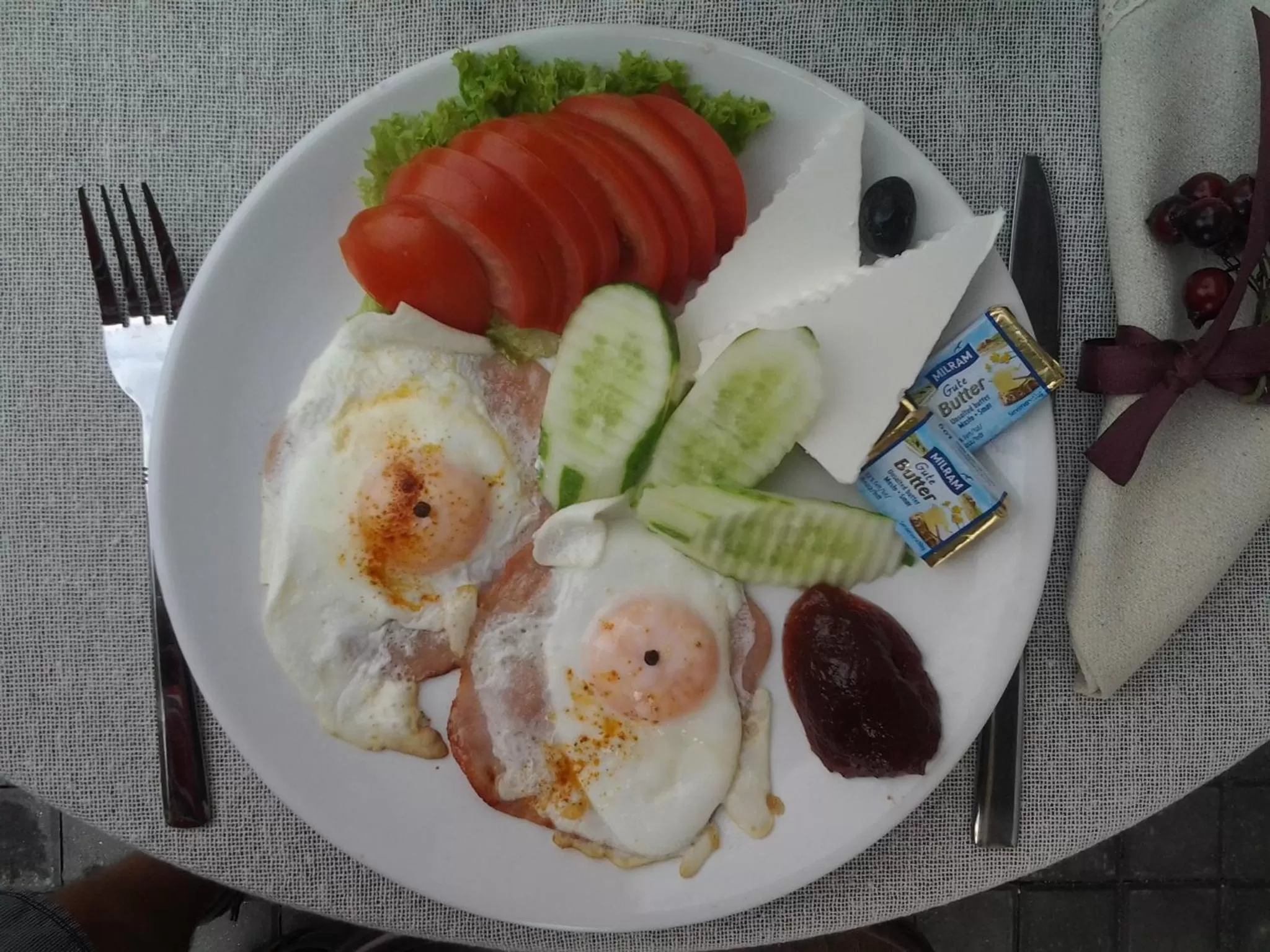 Breakfast in Country Court