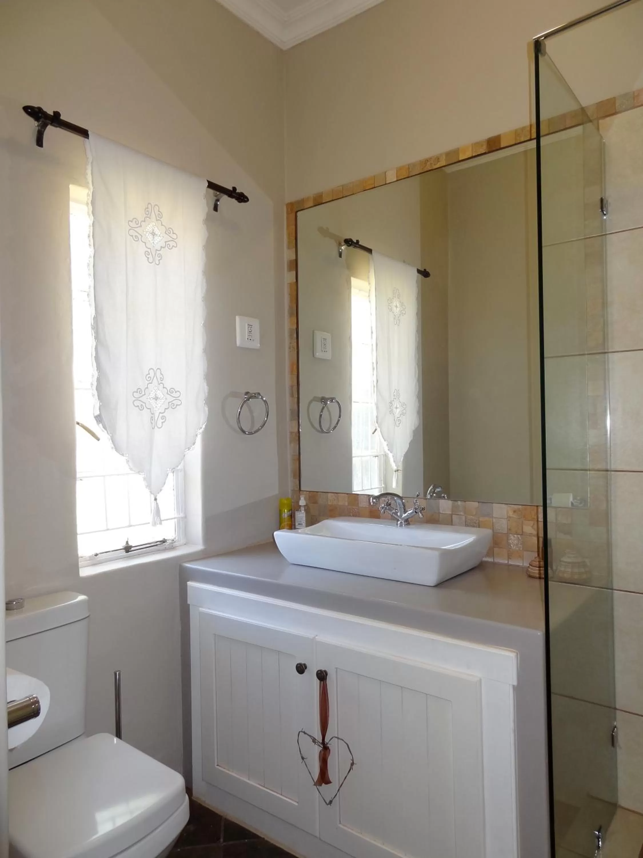 Bathroom in Die Olyfhuis