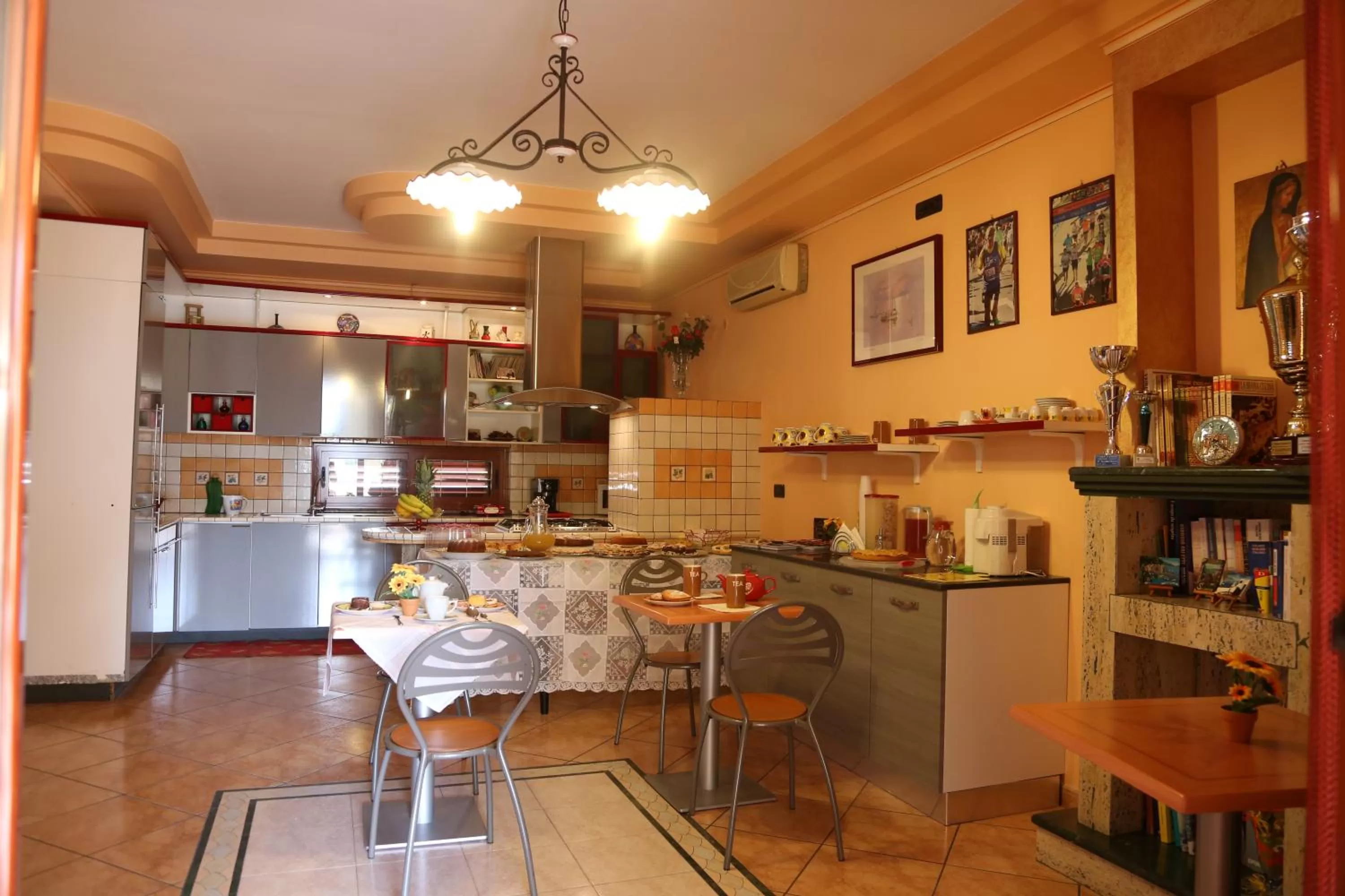 Kitchen or kitchenette in Villa Manno