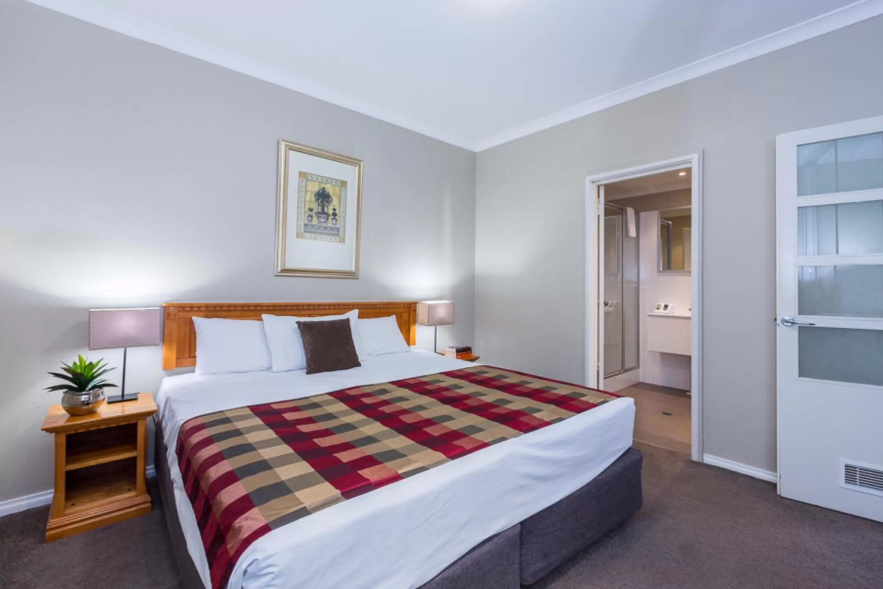 Other, Bed in Mont Clare Boutique Apartments