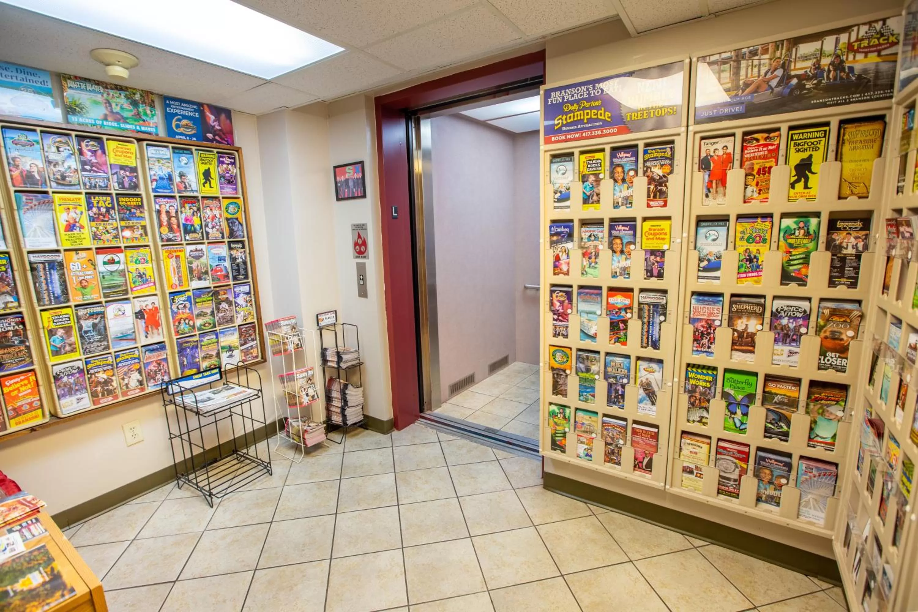 Library in Rosebud Inn