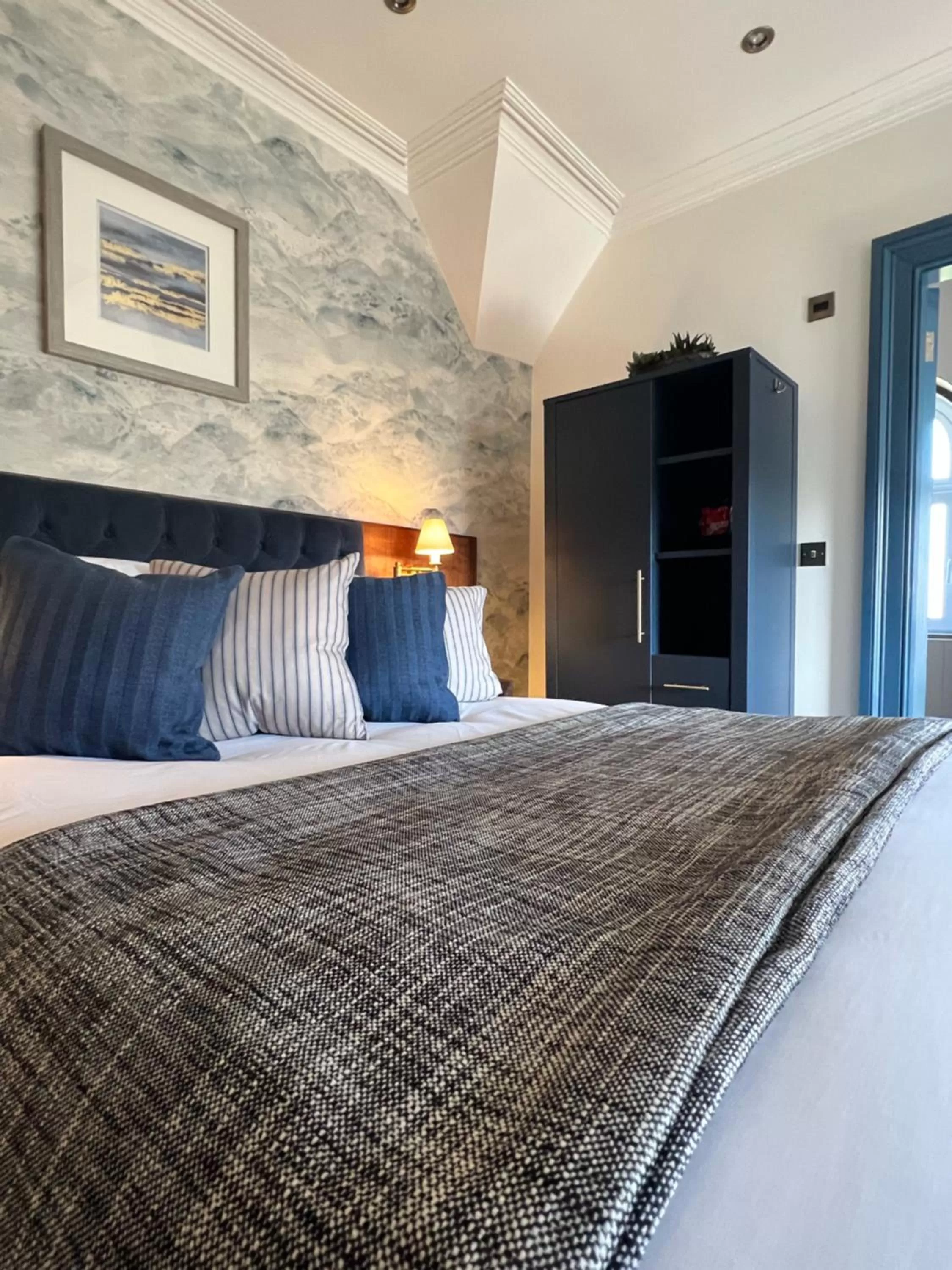 Bed in Lynnhurst Hotel