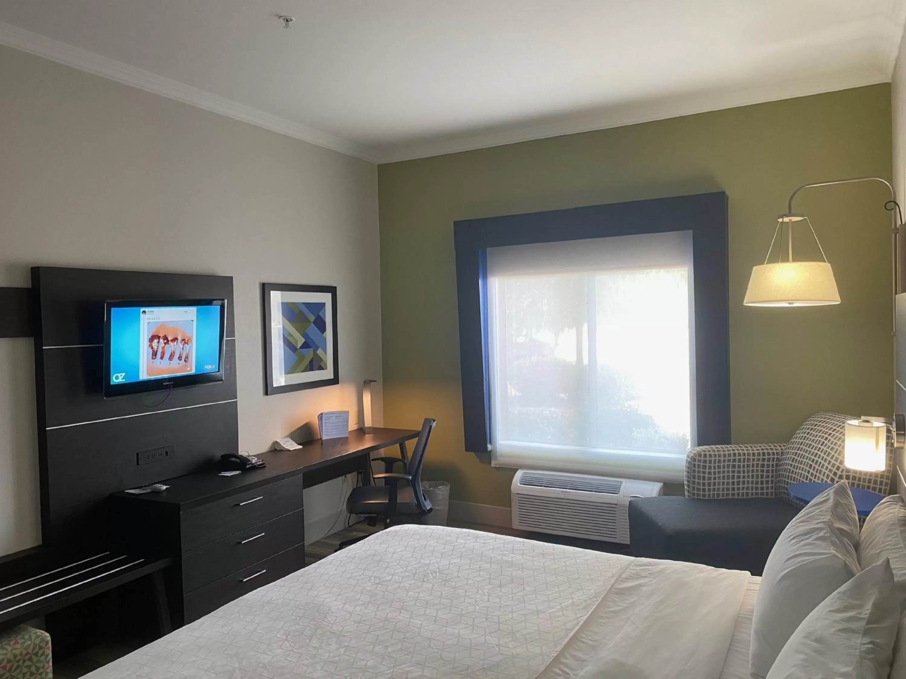 Photo of the whole room, Bed in Holiday Inn Express Hotel & Suites Dallas NE - Allen by IHG