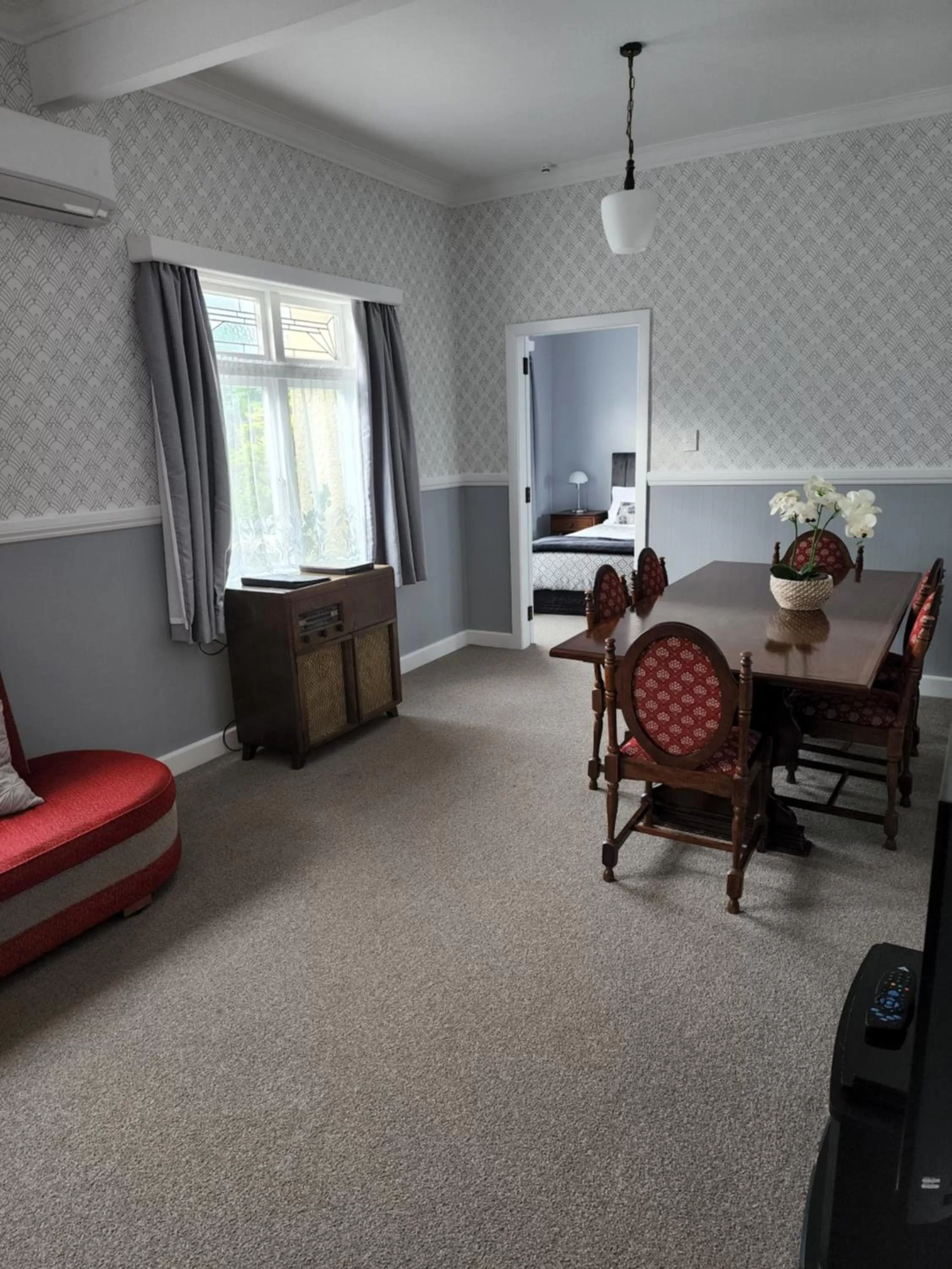 Seating Area in Gardner Court Motel