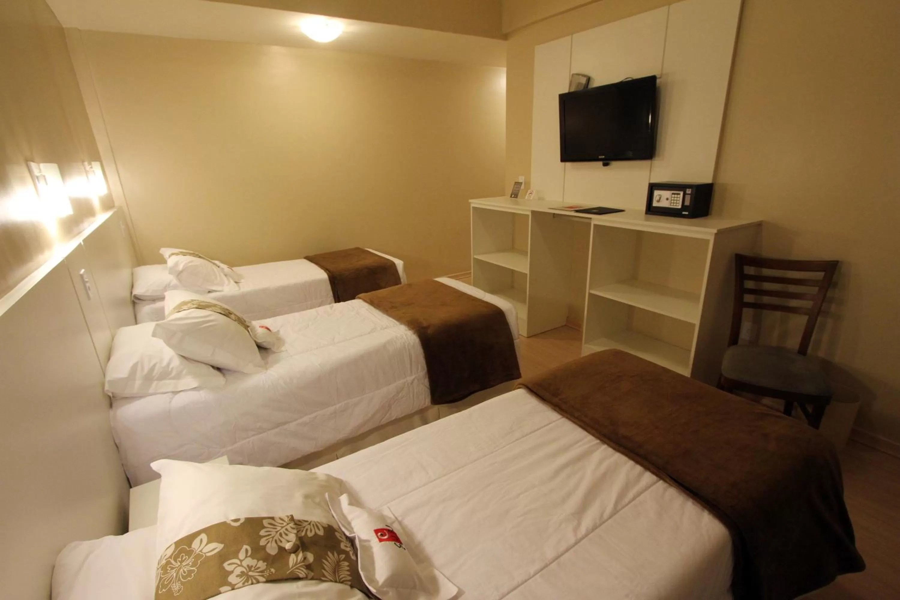 Bedroom, Bed in Hotel Curi Executive