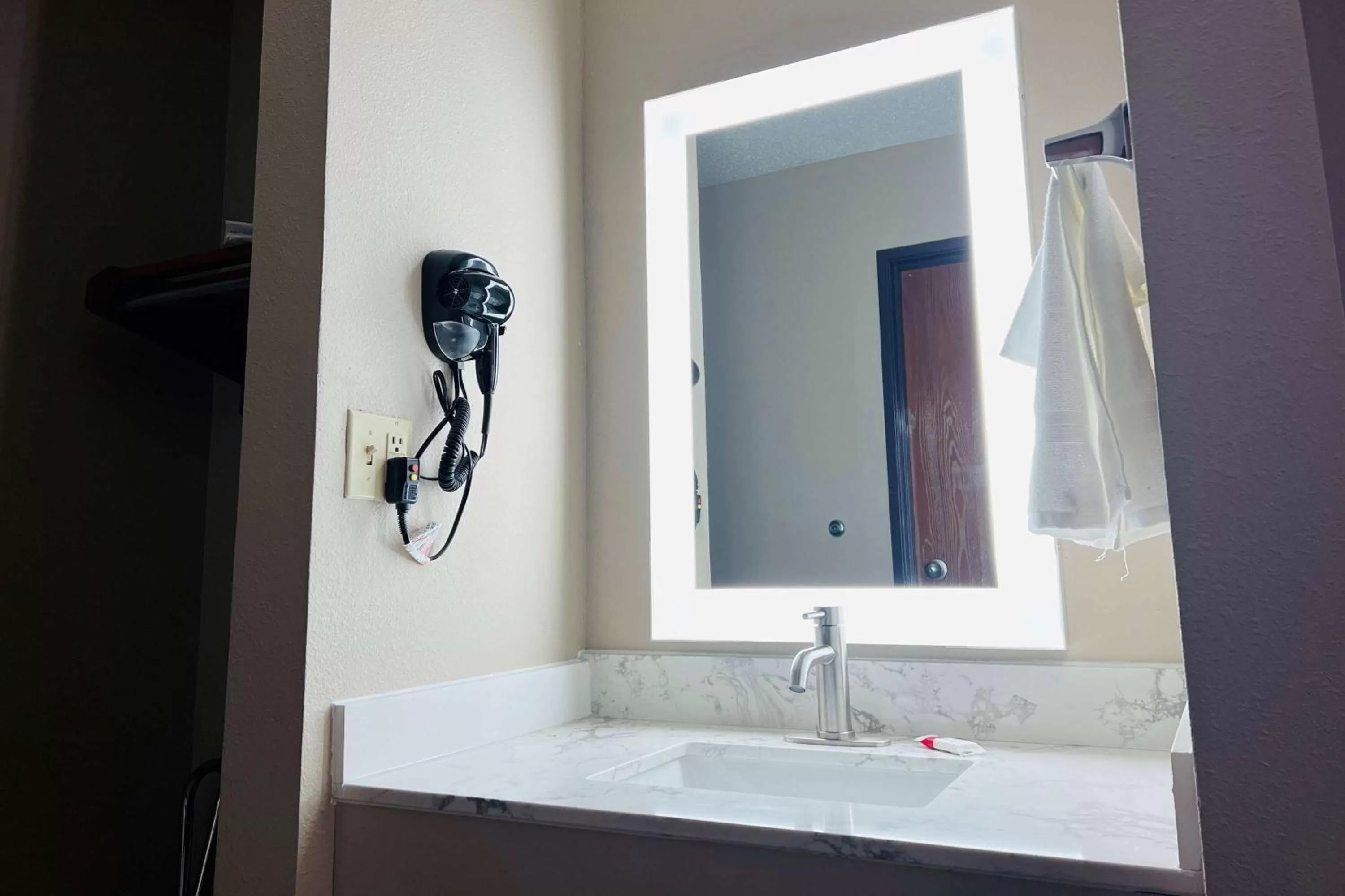 Bathroom in Super 8 by Wyndham Pratt