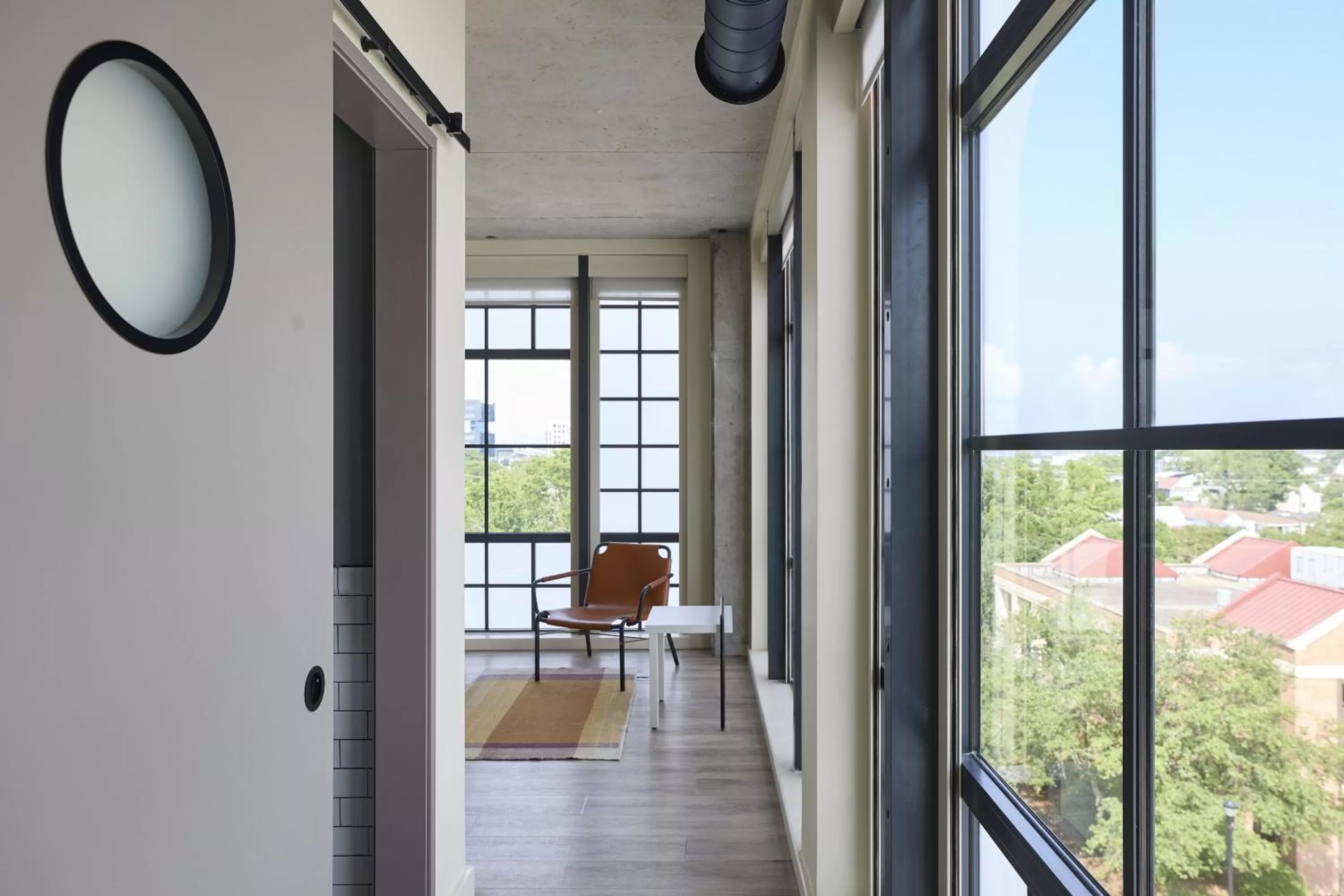 Living room in Moxy Charleston Downtown