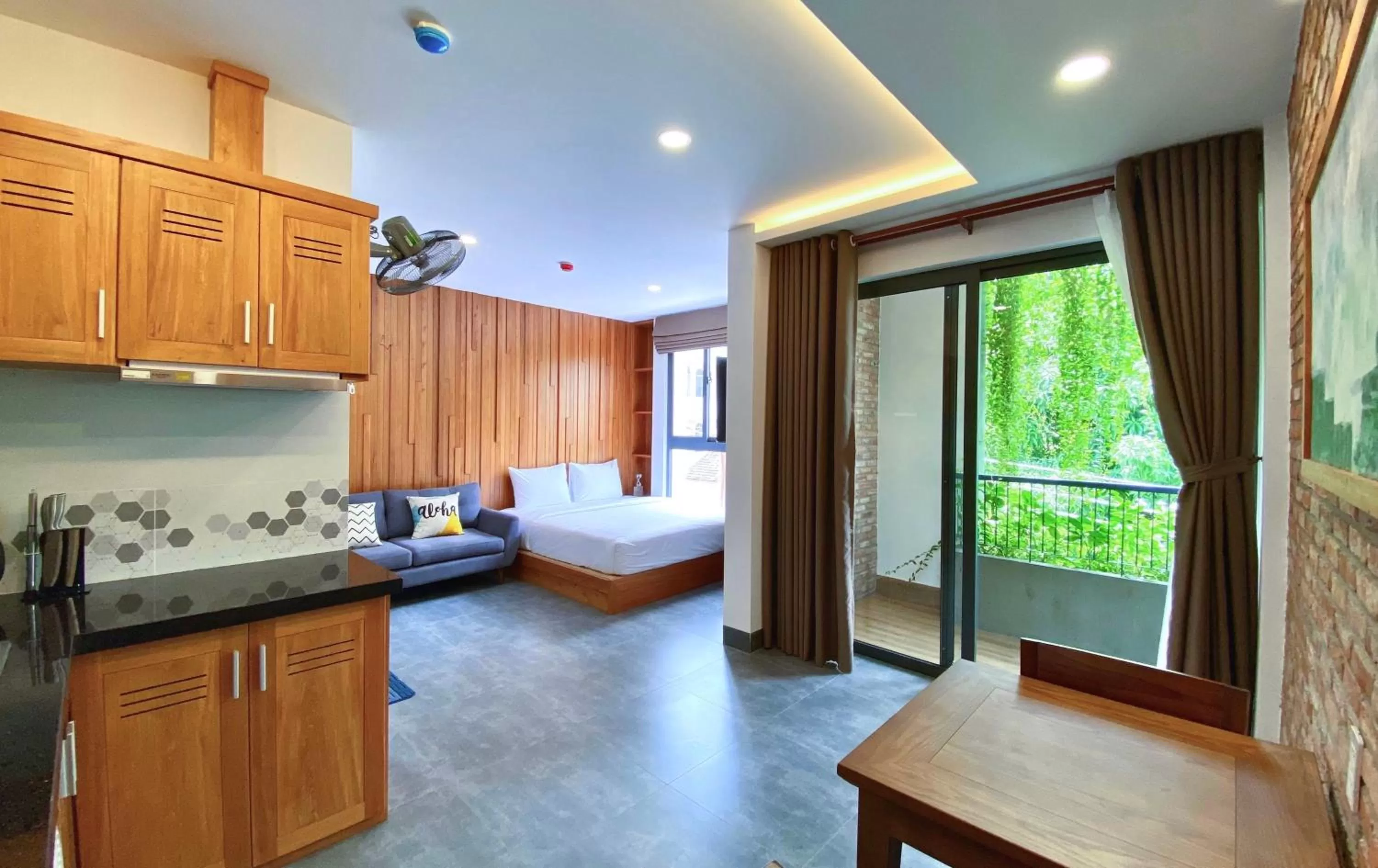 Balcony/Terrace, Bed in Coast House Boutique Hotel