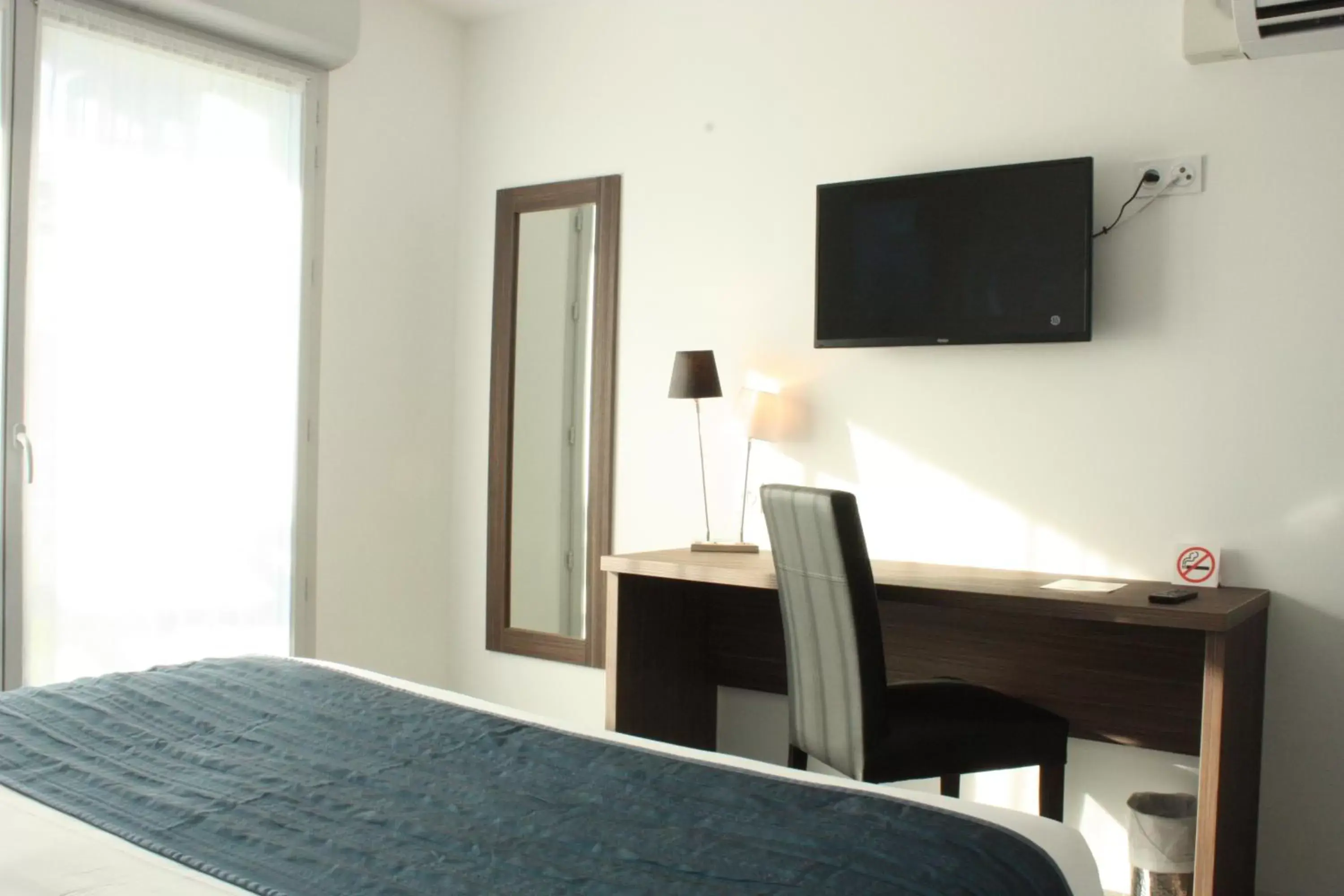 Double Room with Kitchenette in Hotel Libera Caen Colombelles Double Room with Kitchenette in Hotel Libera Caen Colombelles