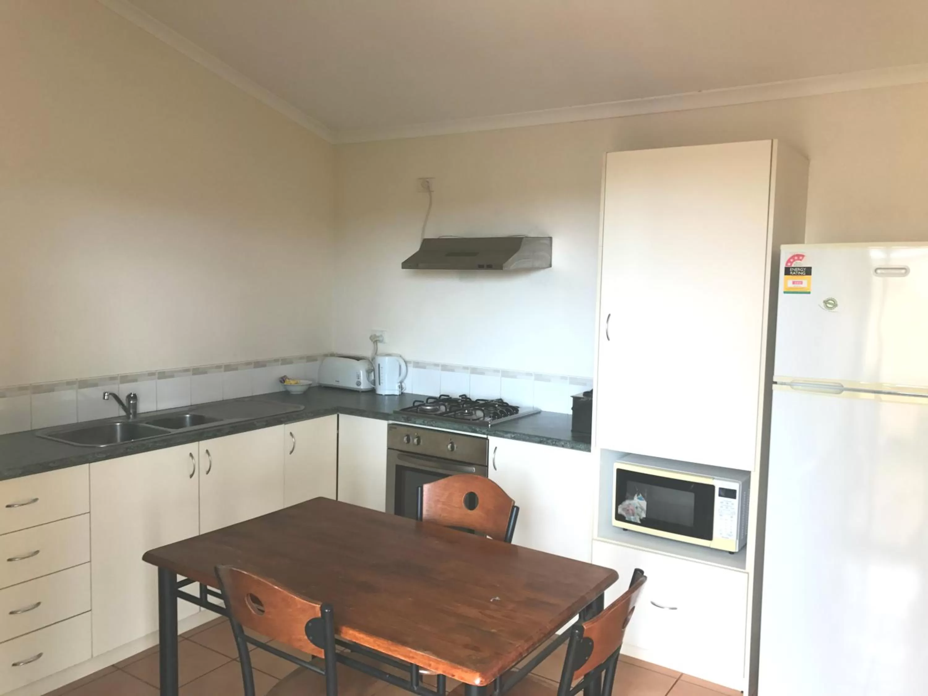 Kitchen or kitchenette in AAOK Karratha Caravan Park