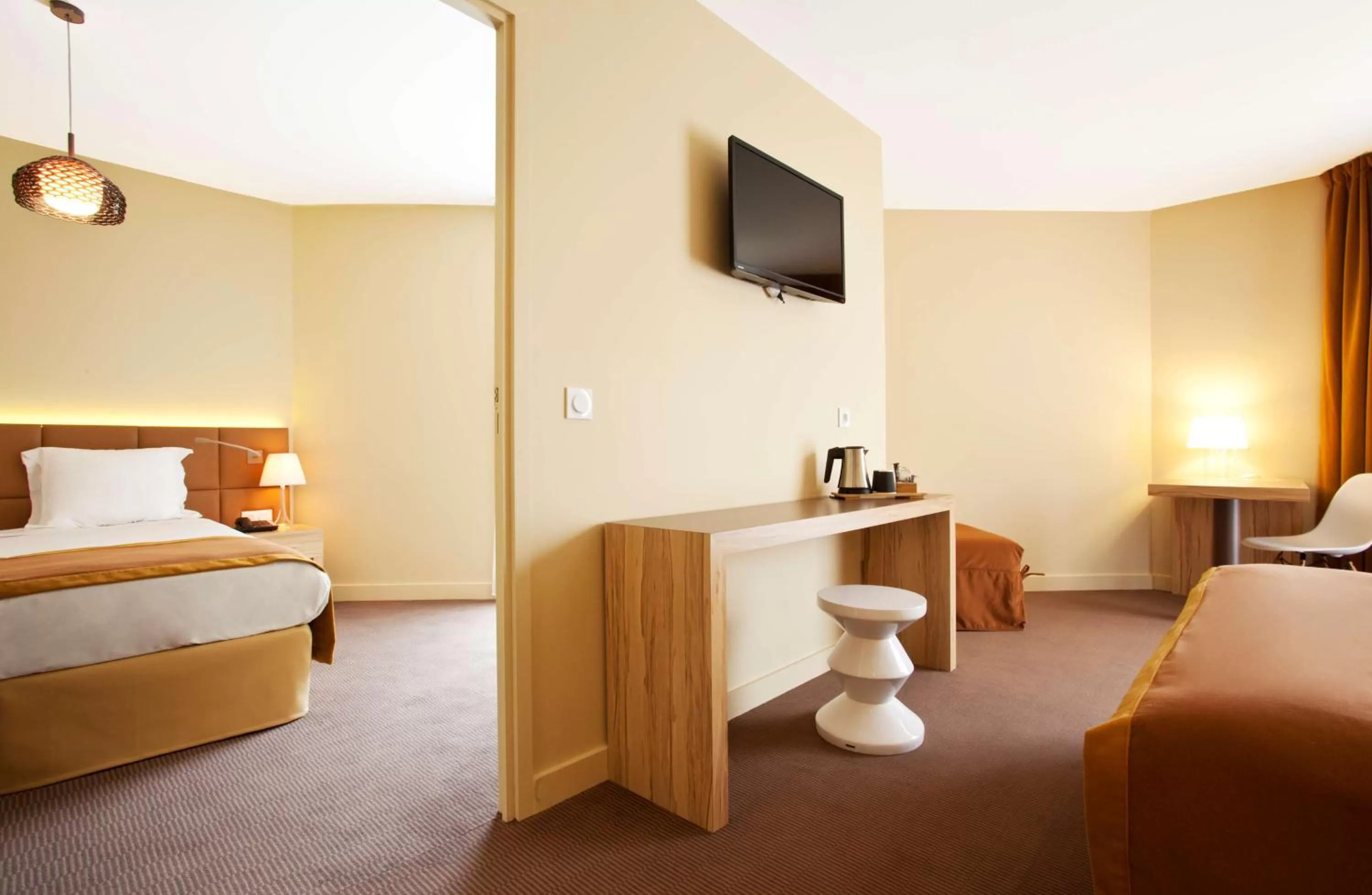 Family Queen Room in Golden Tulip Avignon Le Paradou