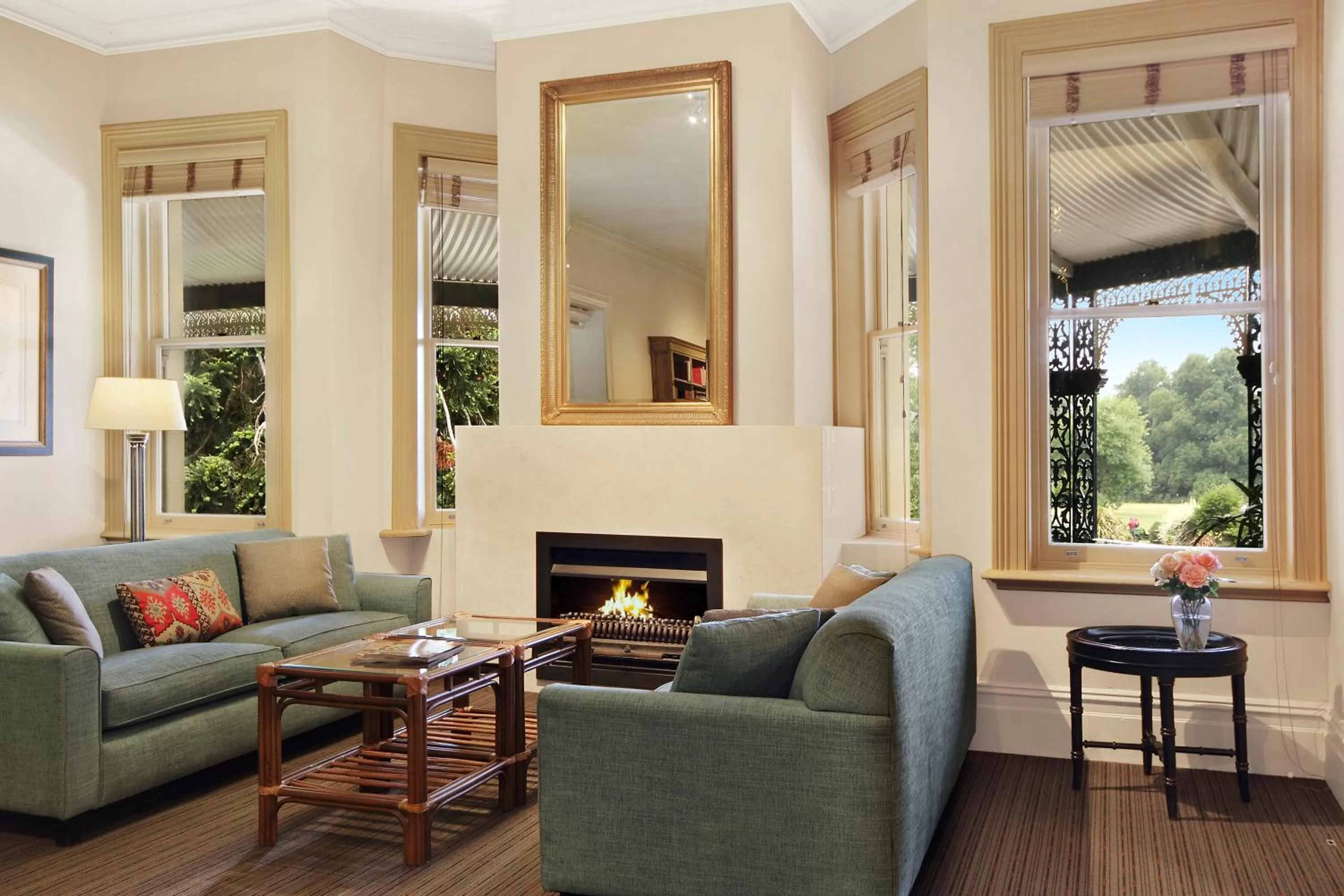 Communal lounge/ TV room in Peppers Craigieburn Resort