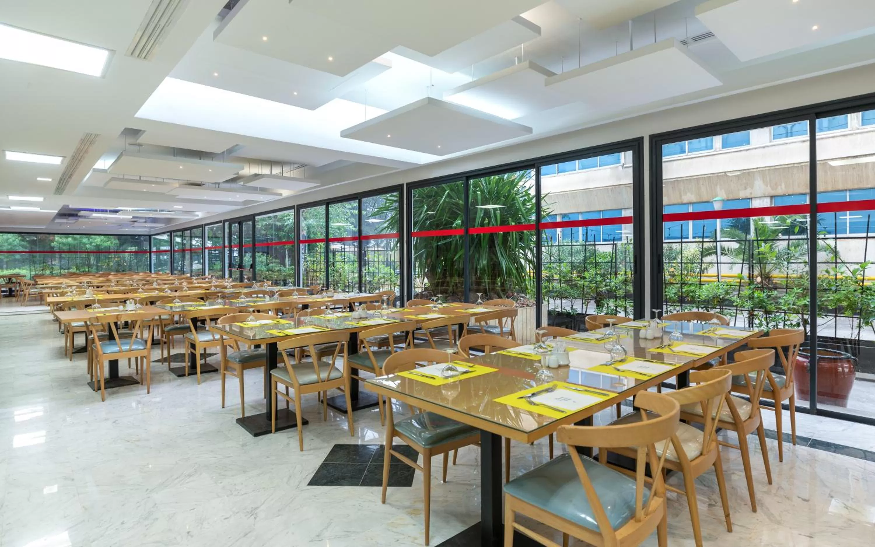 Restaurant/places to eat in Golden Tulip El Mechtel