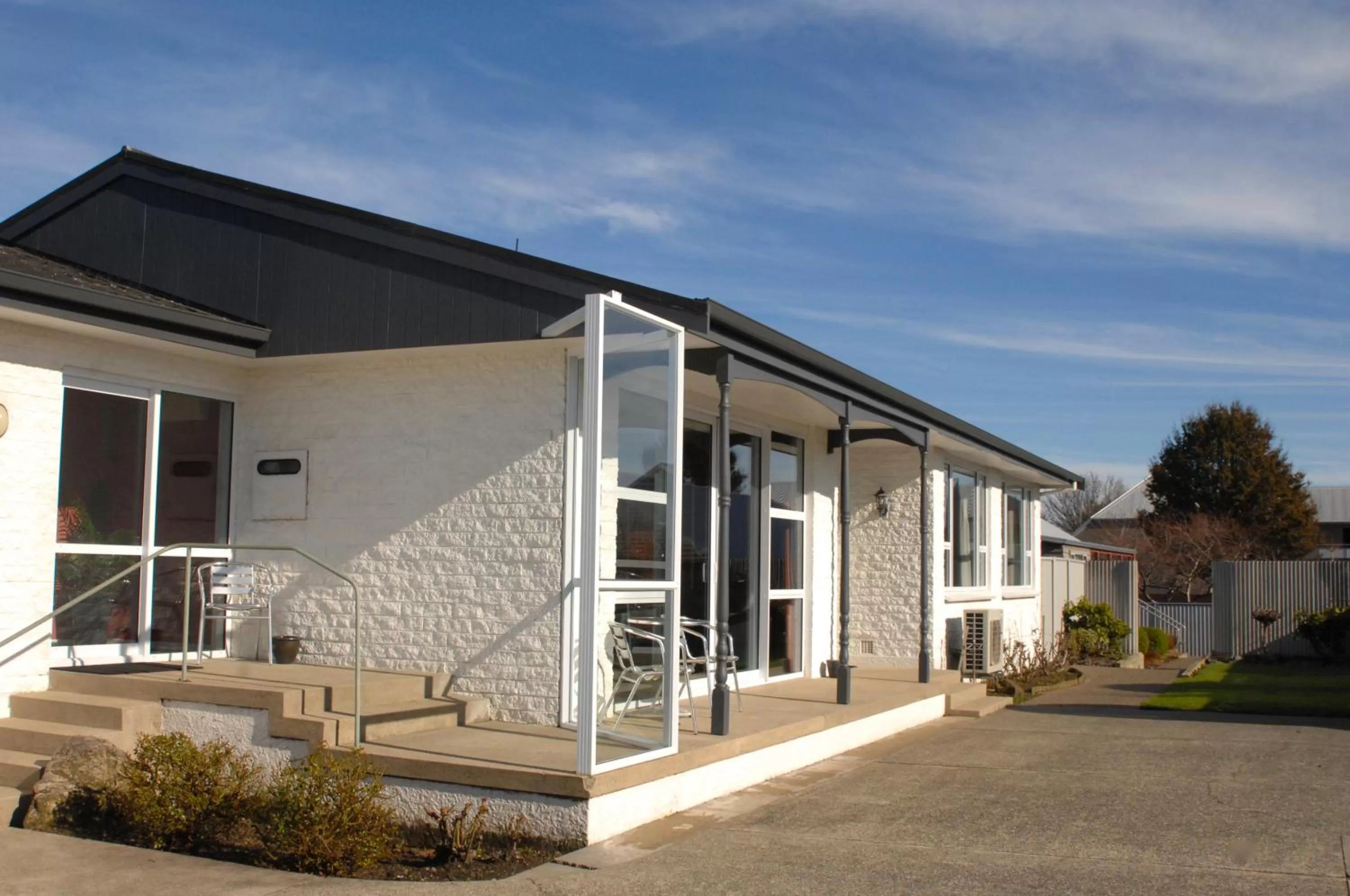 Property Building in 295 on Tay Motel