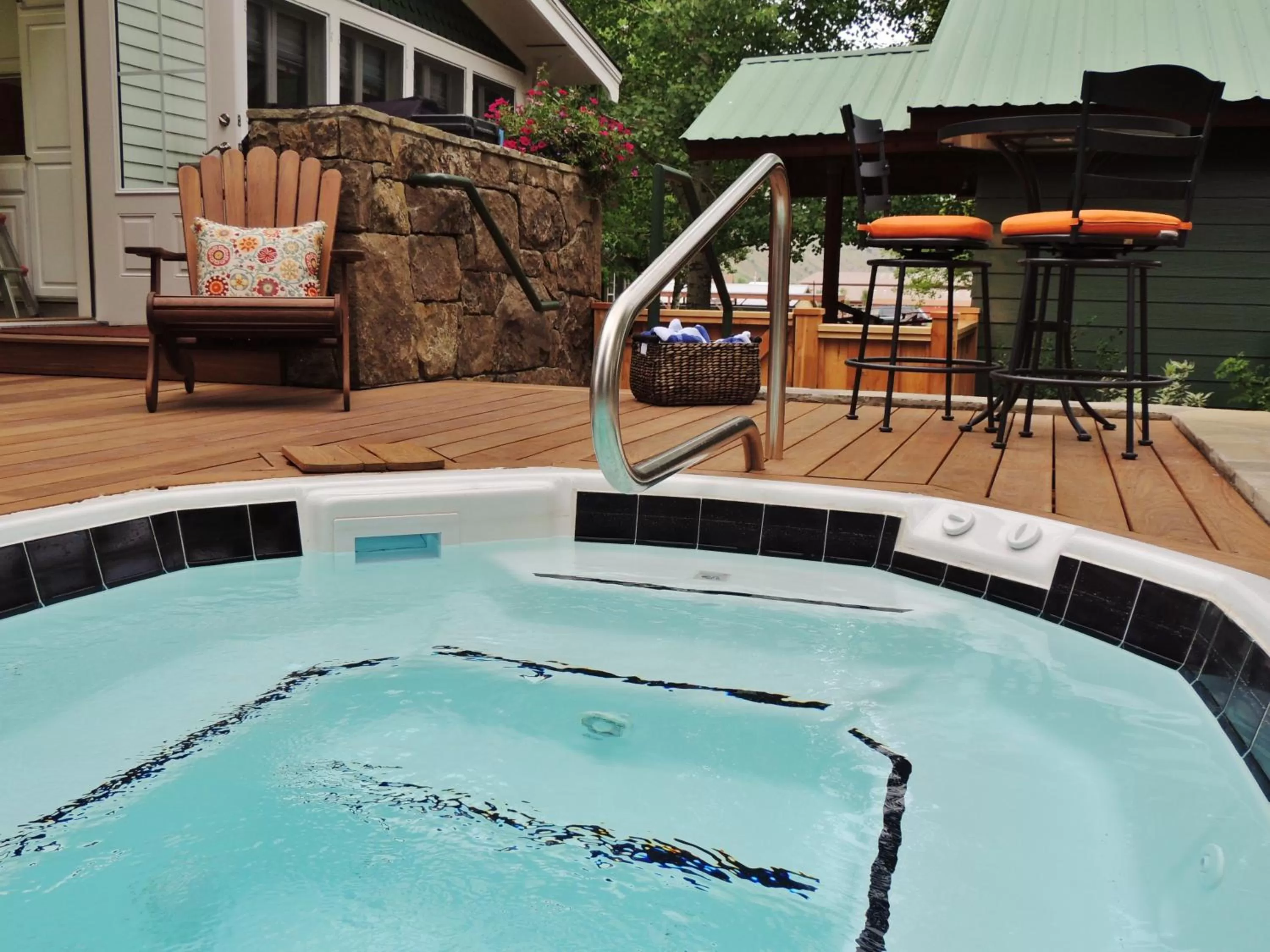 Patio in Huff House Inn and Cabins