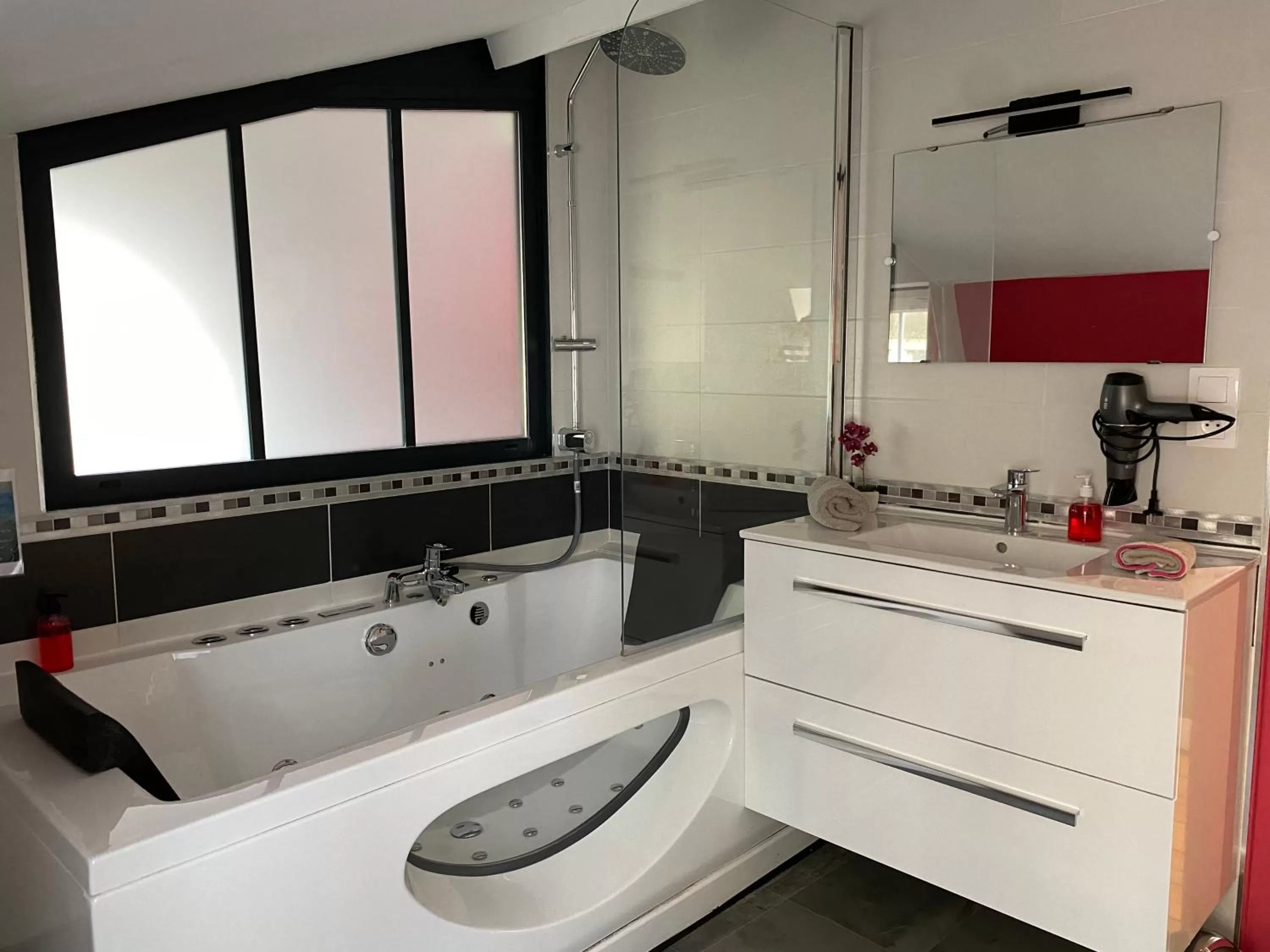 Bathroom in Chambres d'Hôtes Au coin du spa