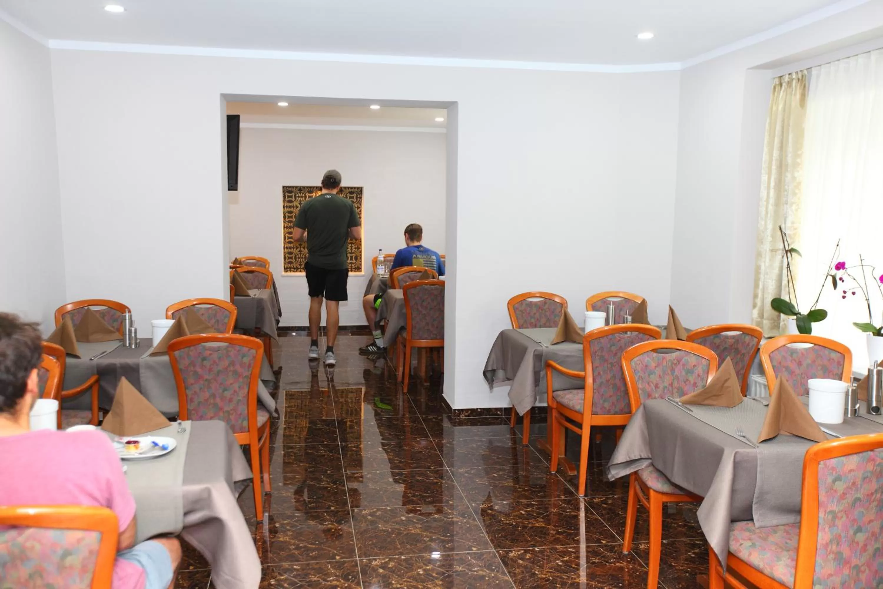 Restaurant/places to eat in Hotel Sofia