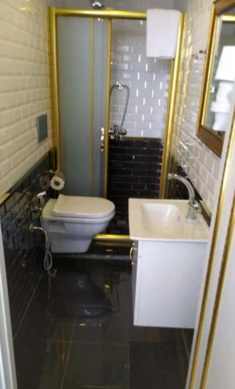 Bathroom in Hotel Artist