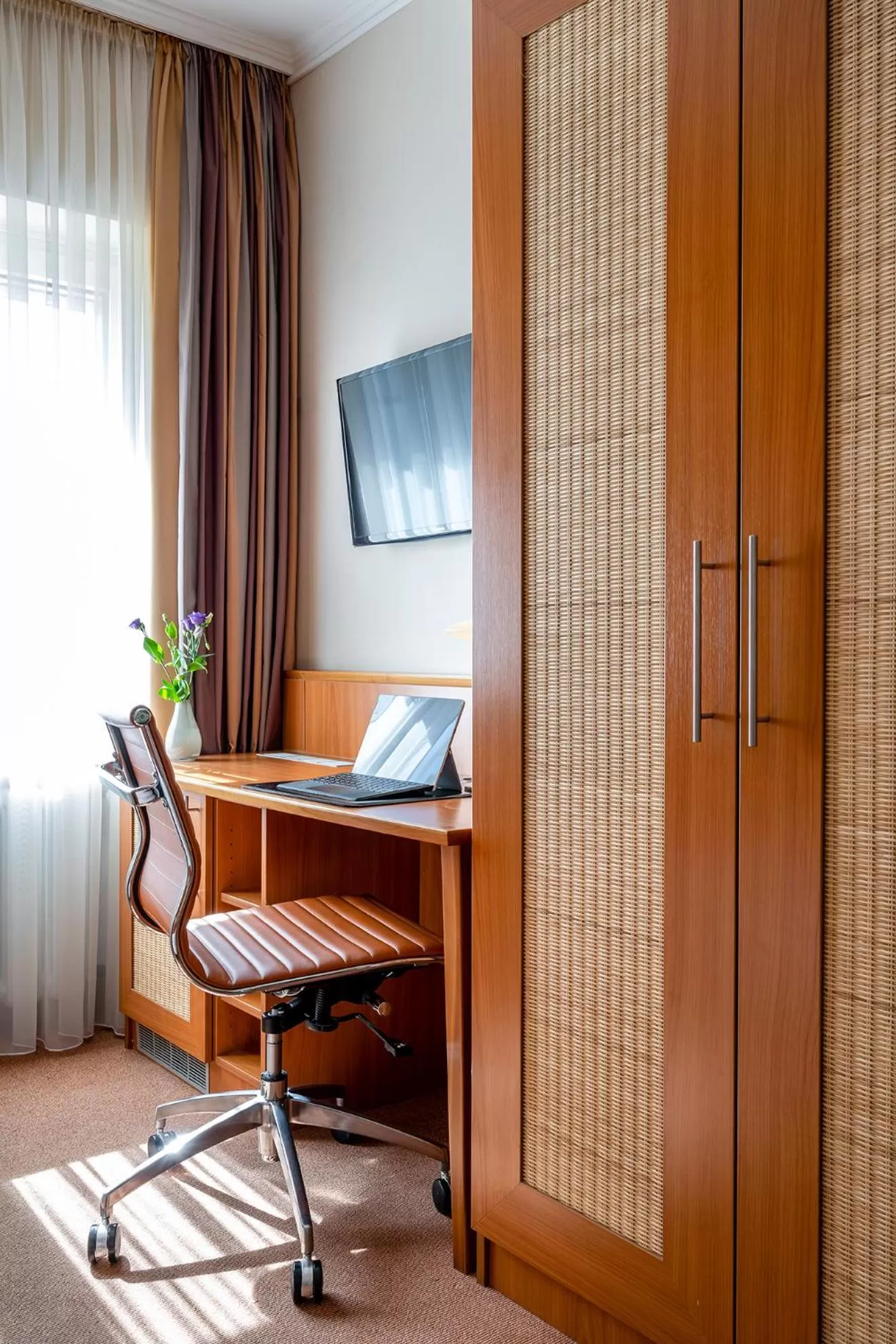 Decorative detail, Bed in Insel Hotel Bonn - Superior