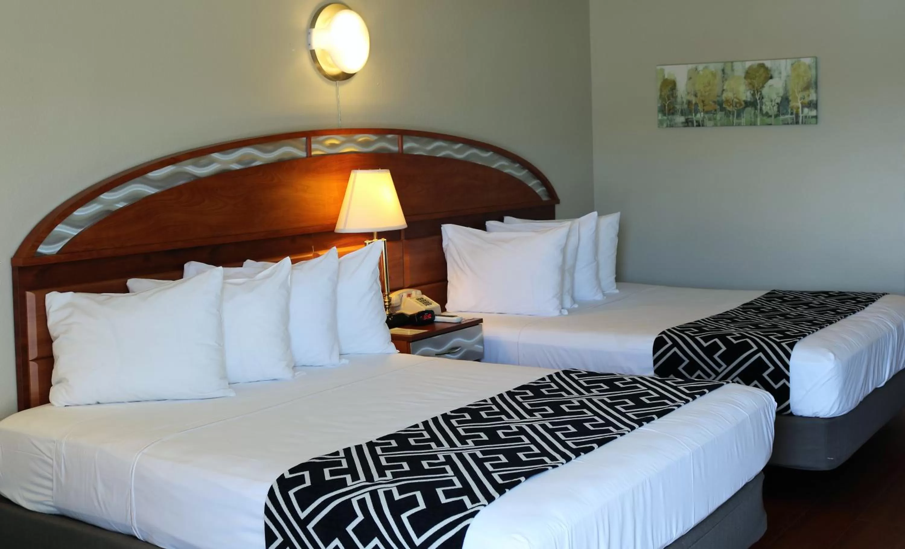 Photo of the whole room, Bed in Monte Carlo Inn- Near Disney