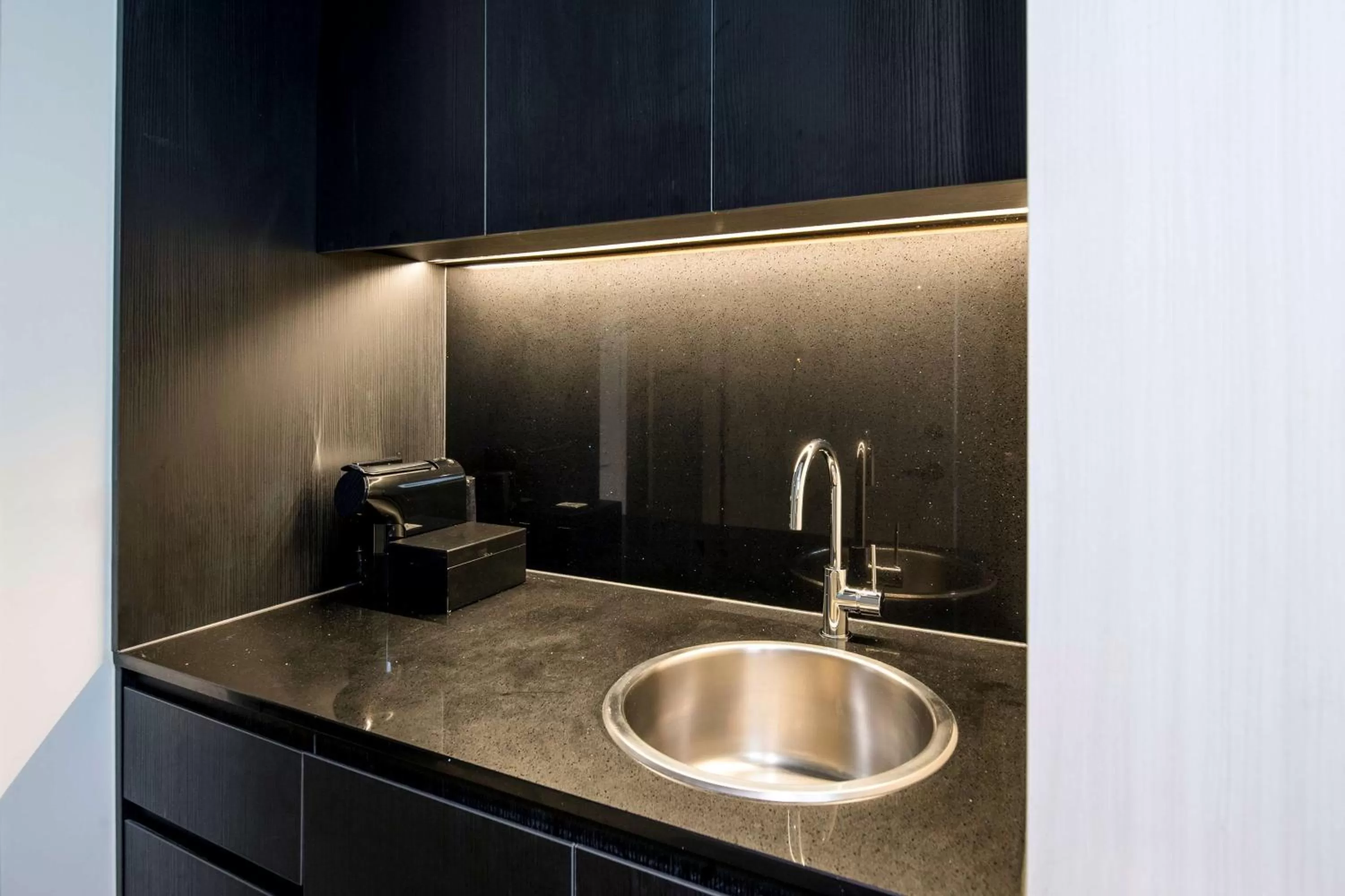 Kitchen or kitchenette in Adina Apartment Hotel Brisbane