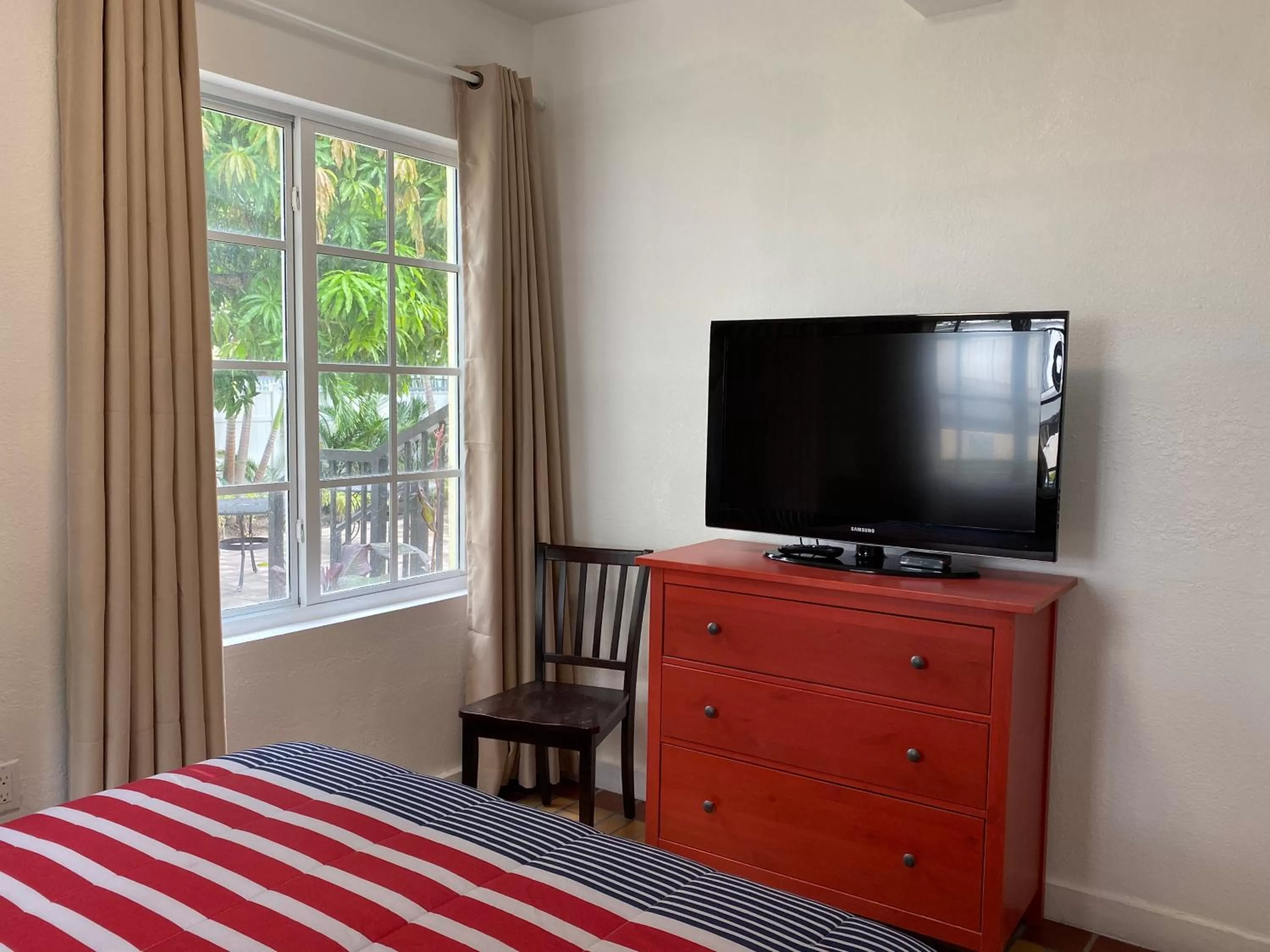 TV and multimedia, Bed in Harding Boutique Apartments