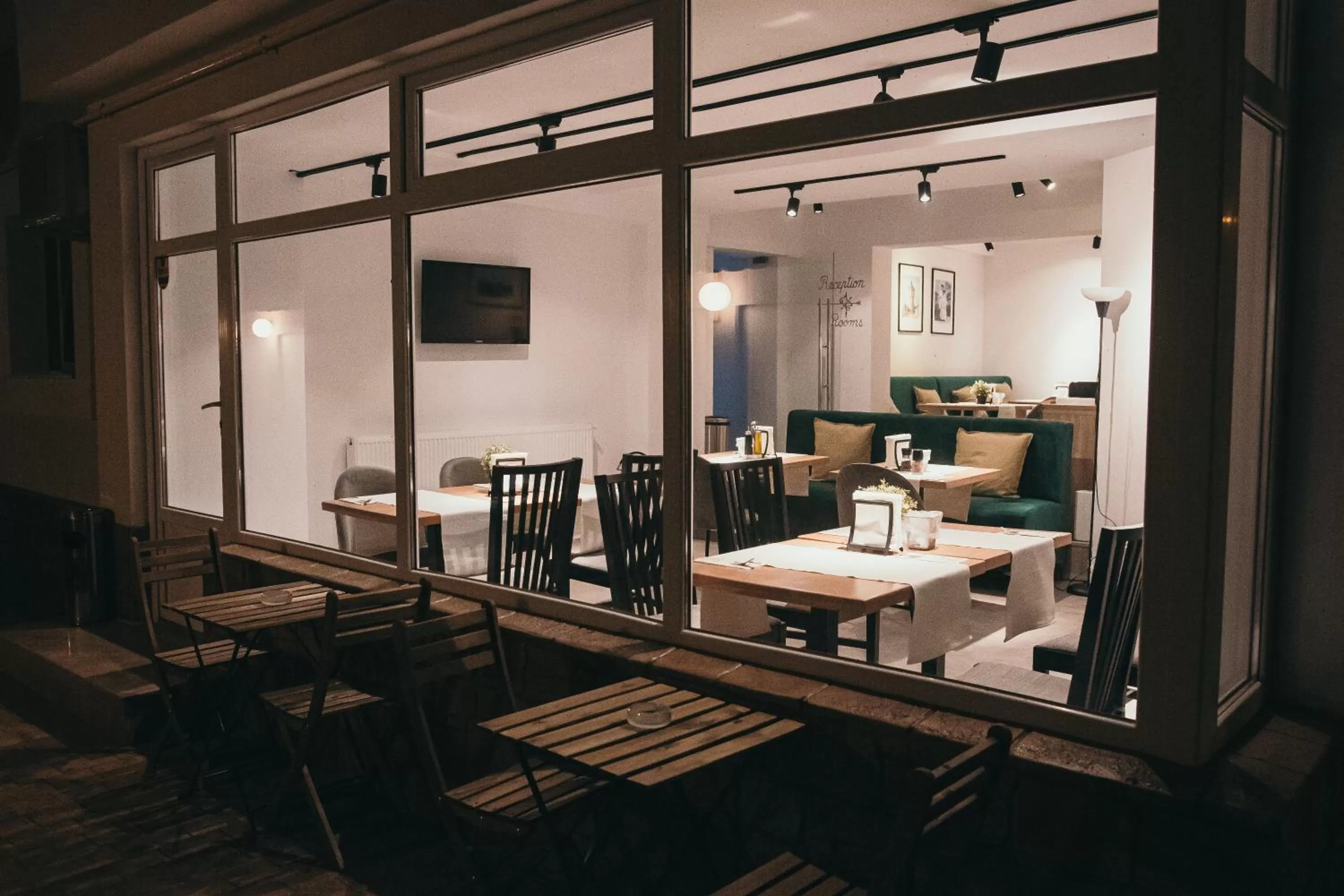 Restaurant/places to eat in Nest Guesthouse