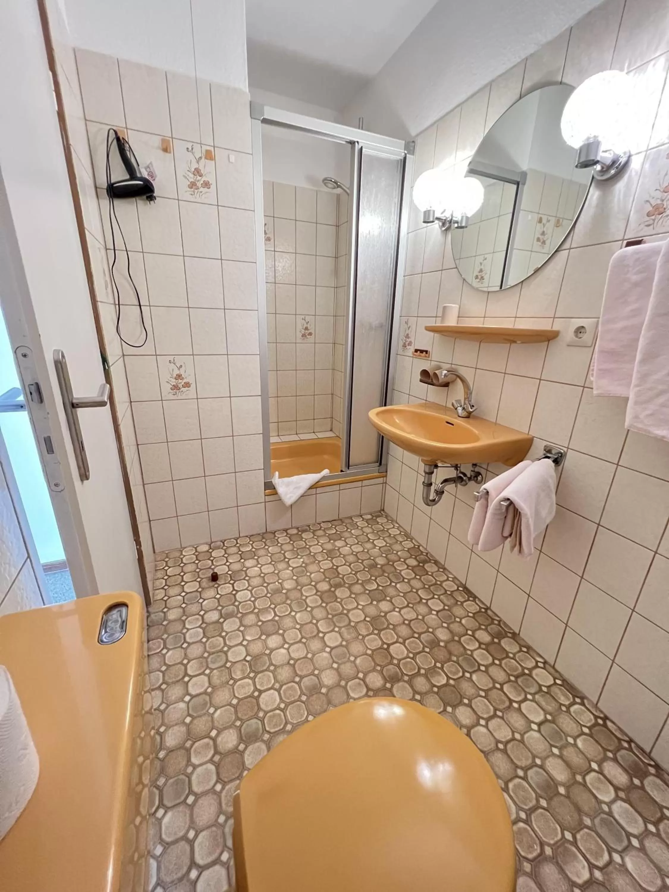 Economy Triple Room in Hotel Pension Petra