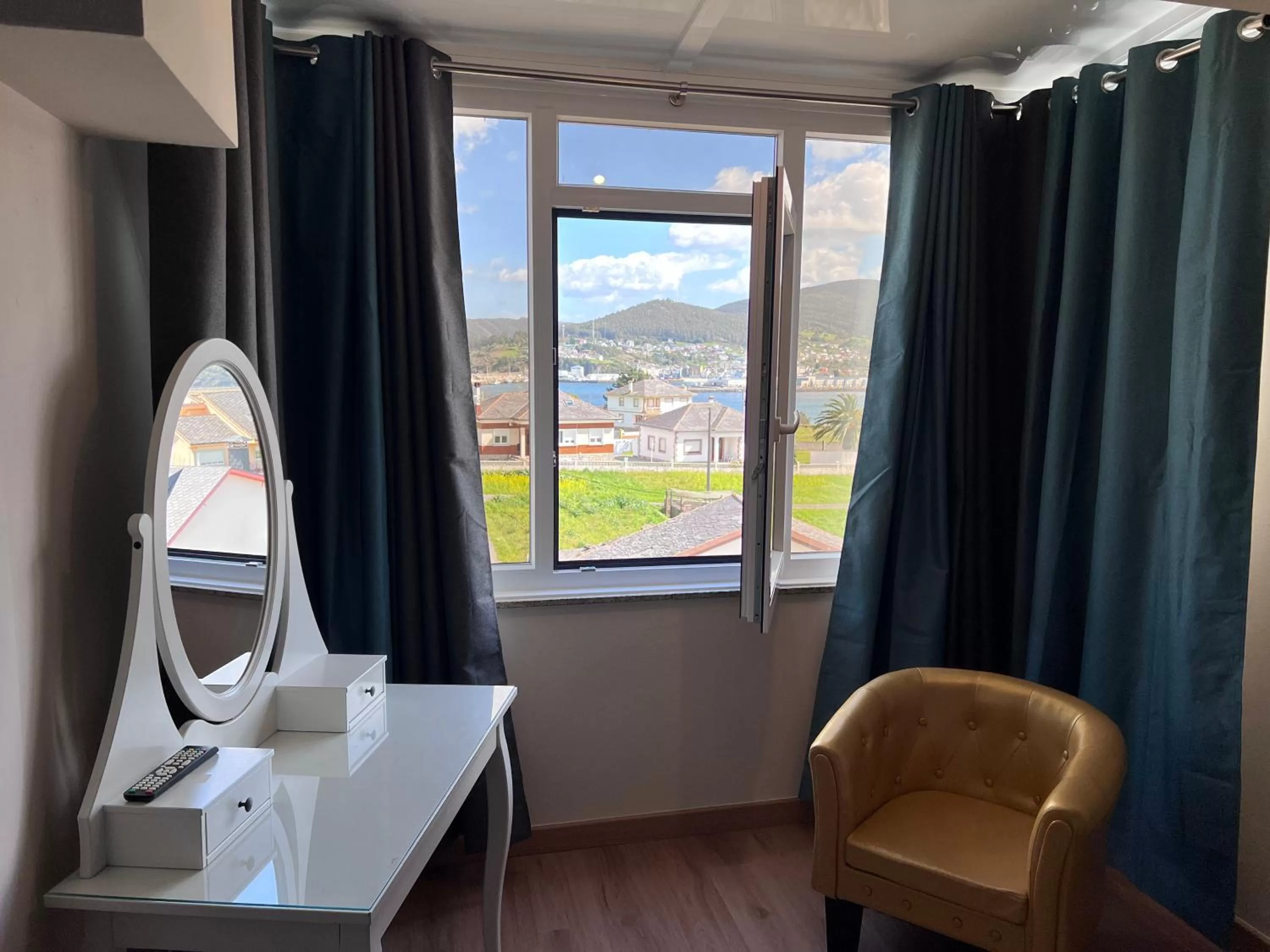 Photo of the whole room, Bed in Hotel Celta Galaico