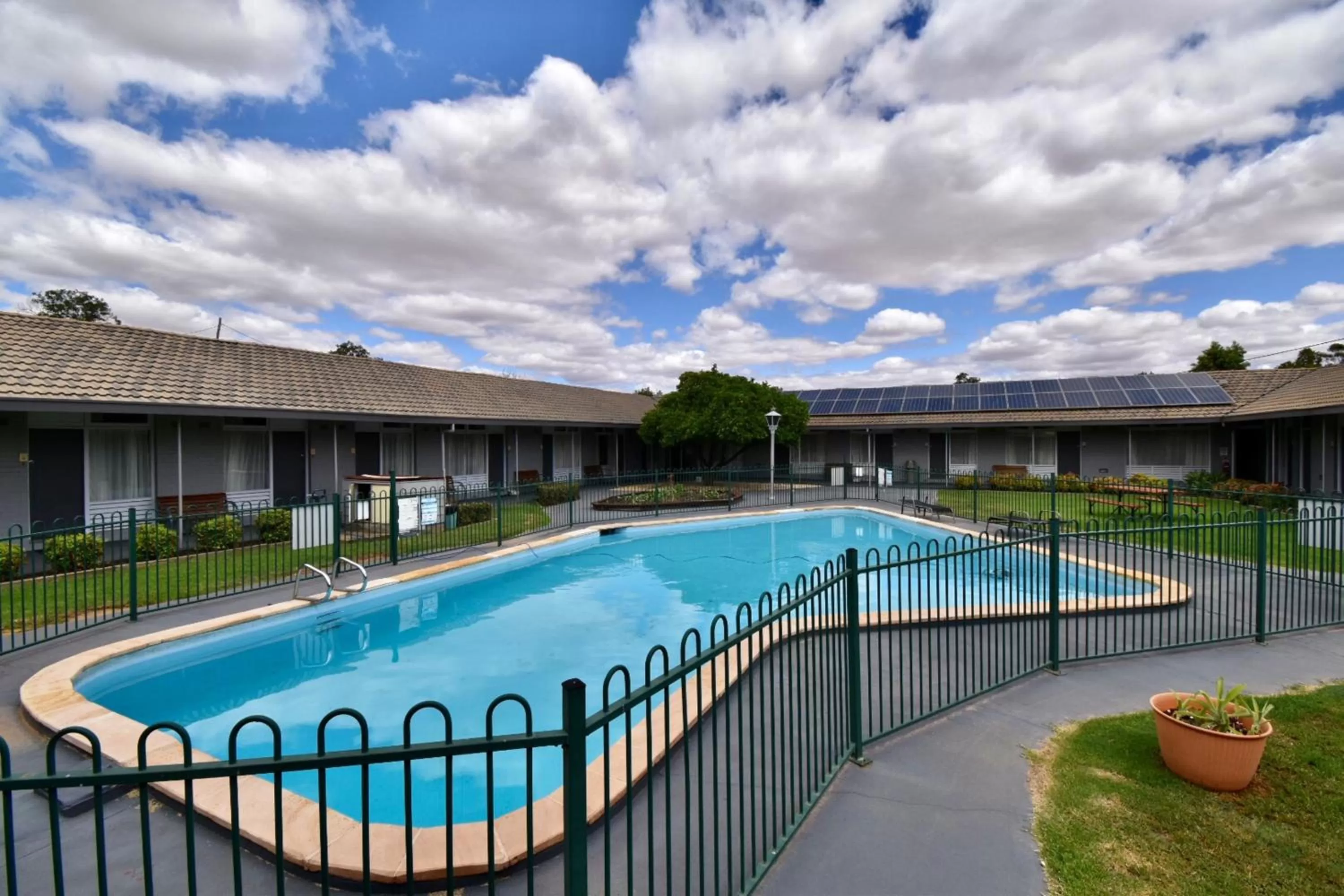 Property building in Townhouse Motel Cowra