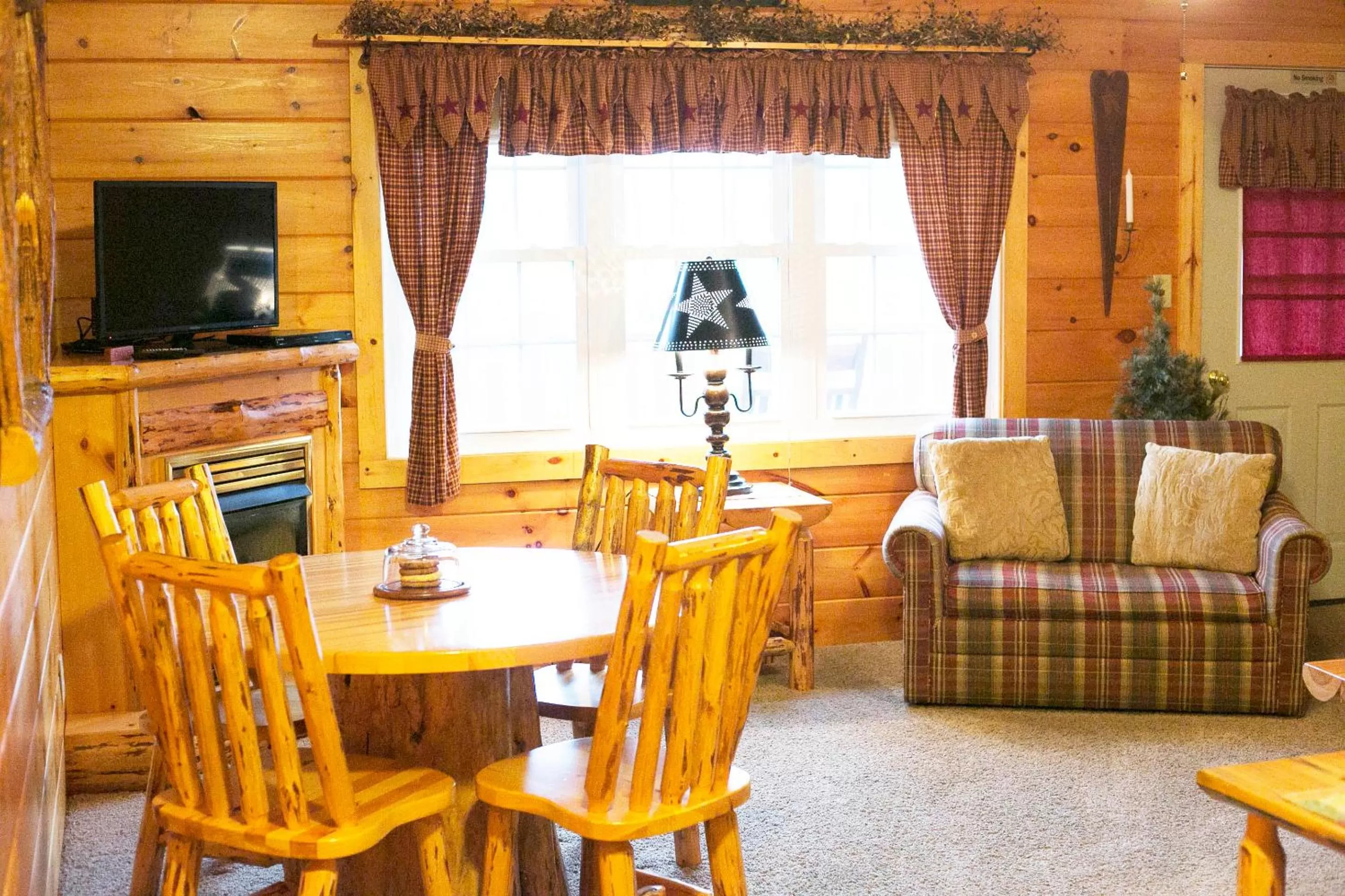 Living room in Blessing Lodge by Amish Country Lodging
