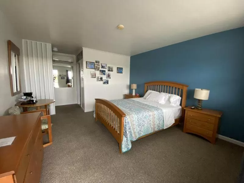 Bed in Wachapreague Inn - Motel Rooms