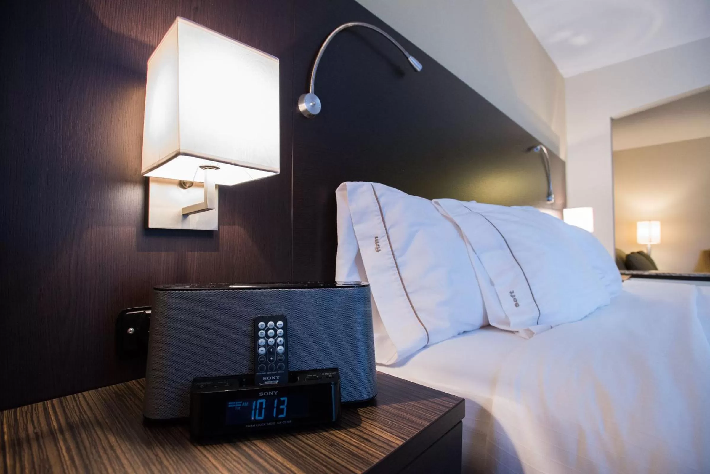 Bed in Holiday Inn Express & Suites Topeka West I-70 Wanamaker by IHG