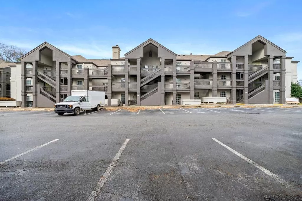 Property Building in The 505 Collection Buckhead