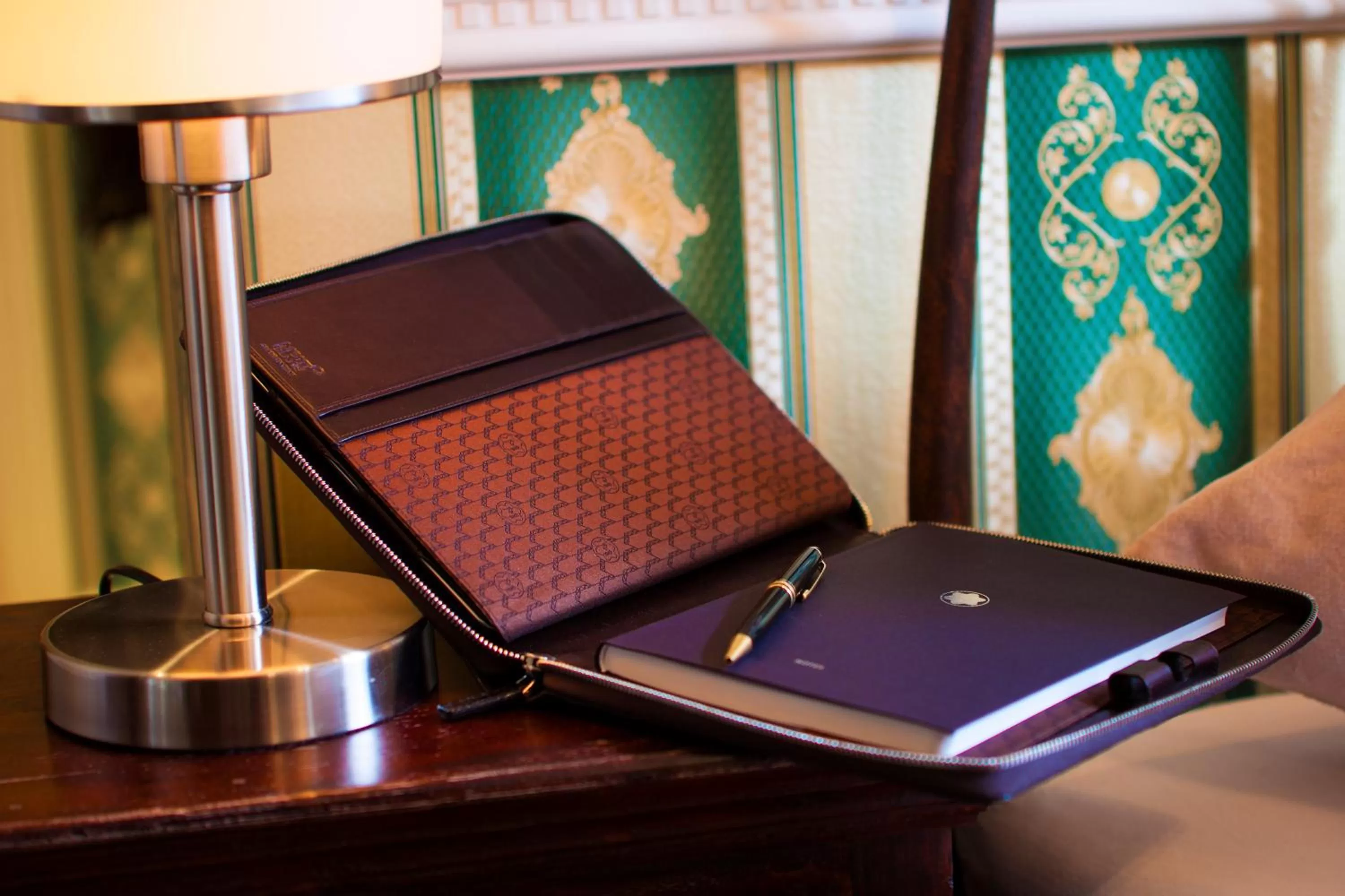 Bed in THE GATE GARDEN Hotel