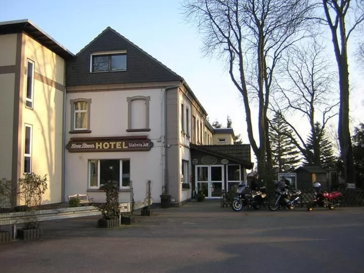 Facade/entrance in Hotel Zum Grunewald