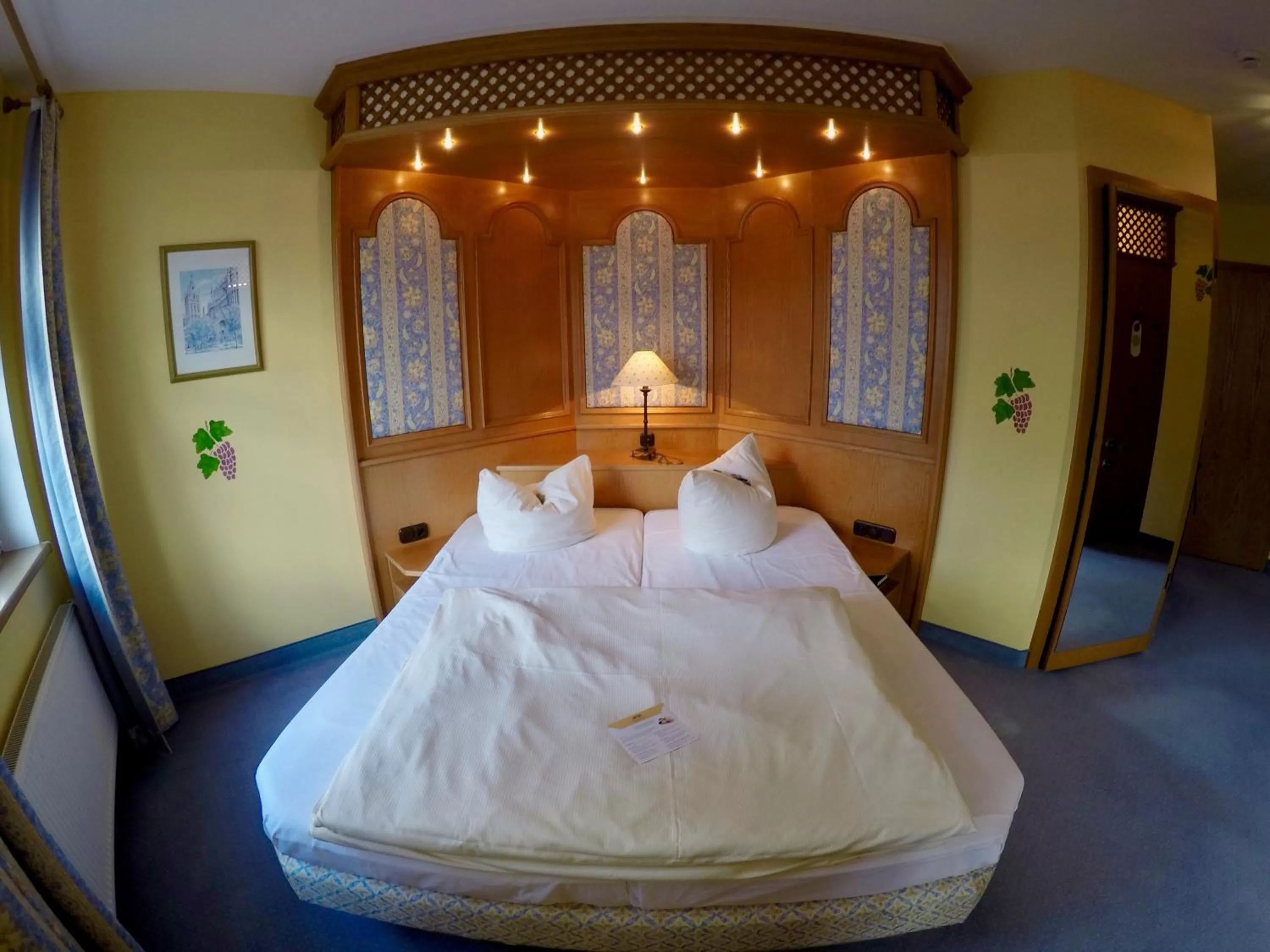 Decorative detail, Bed in Hotel Spanischer Hof