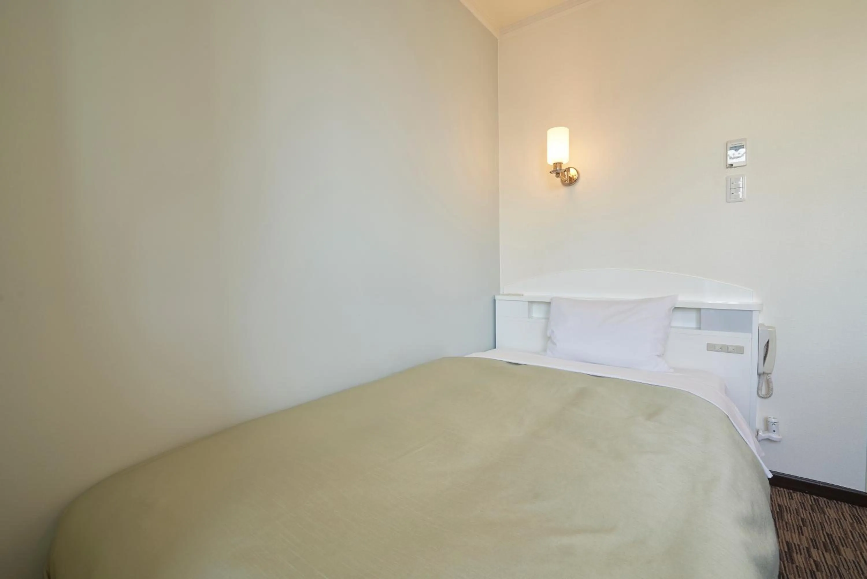 Photo of the whole room, Bed in Kobe Sannomiya Union Hotel