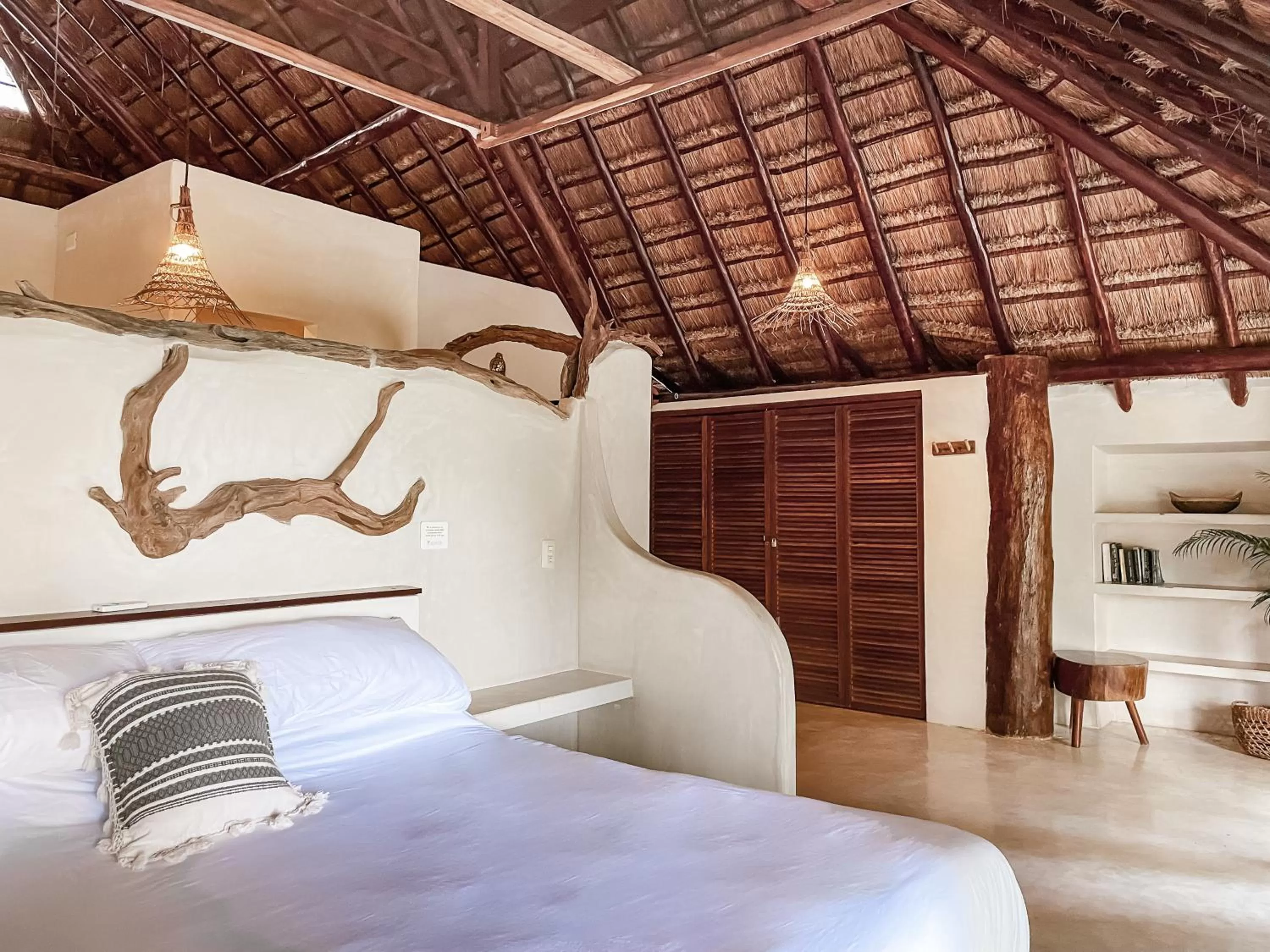 Photo of the whole room, Bed in Amansala Resort