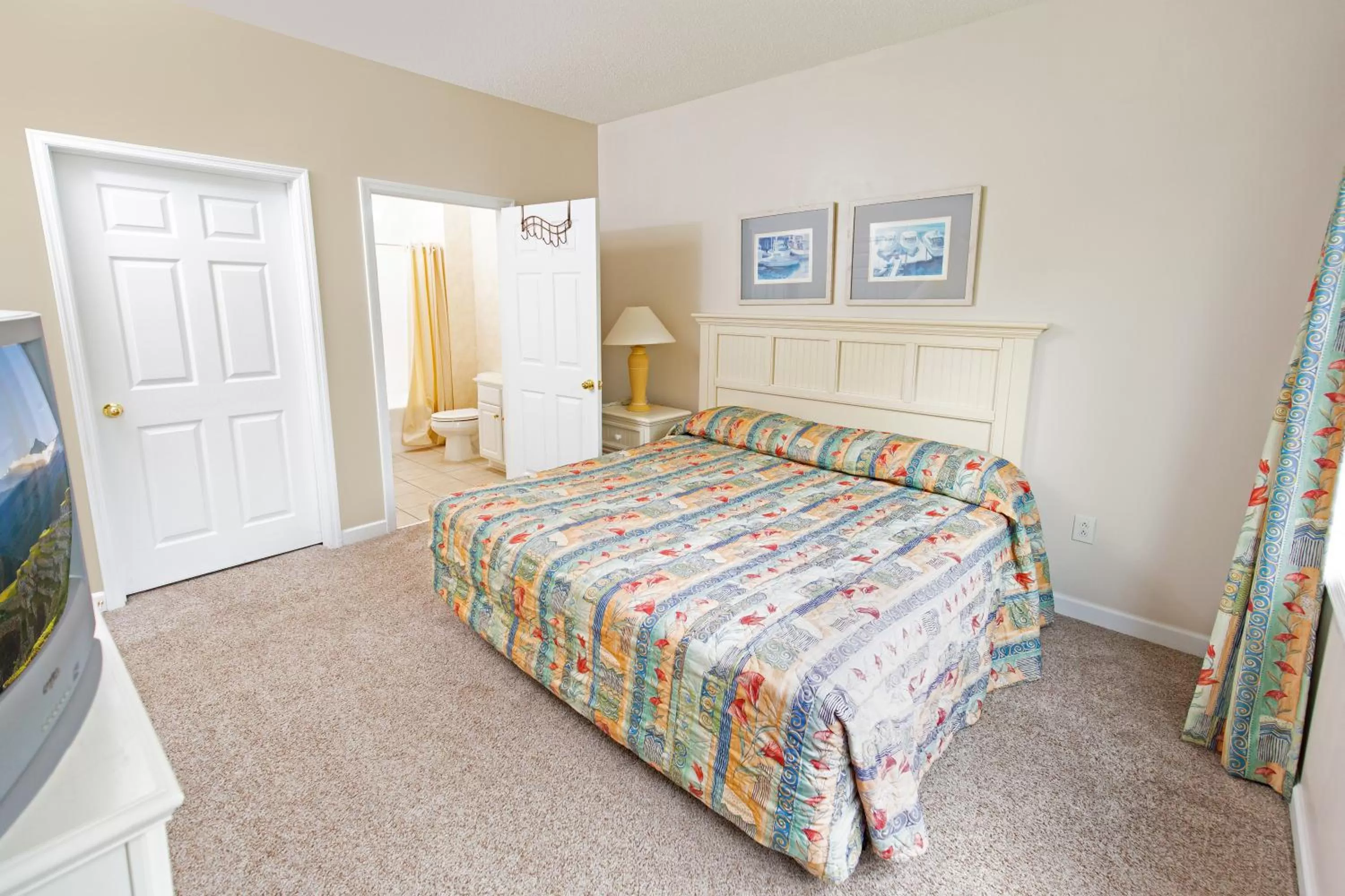 Bed in Barefoot Resort Golf & Yacht Club Villas