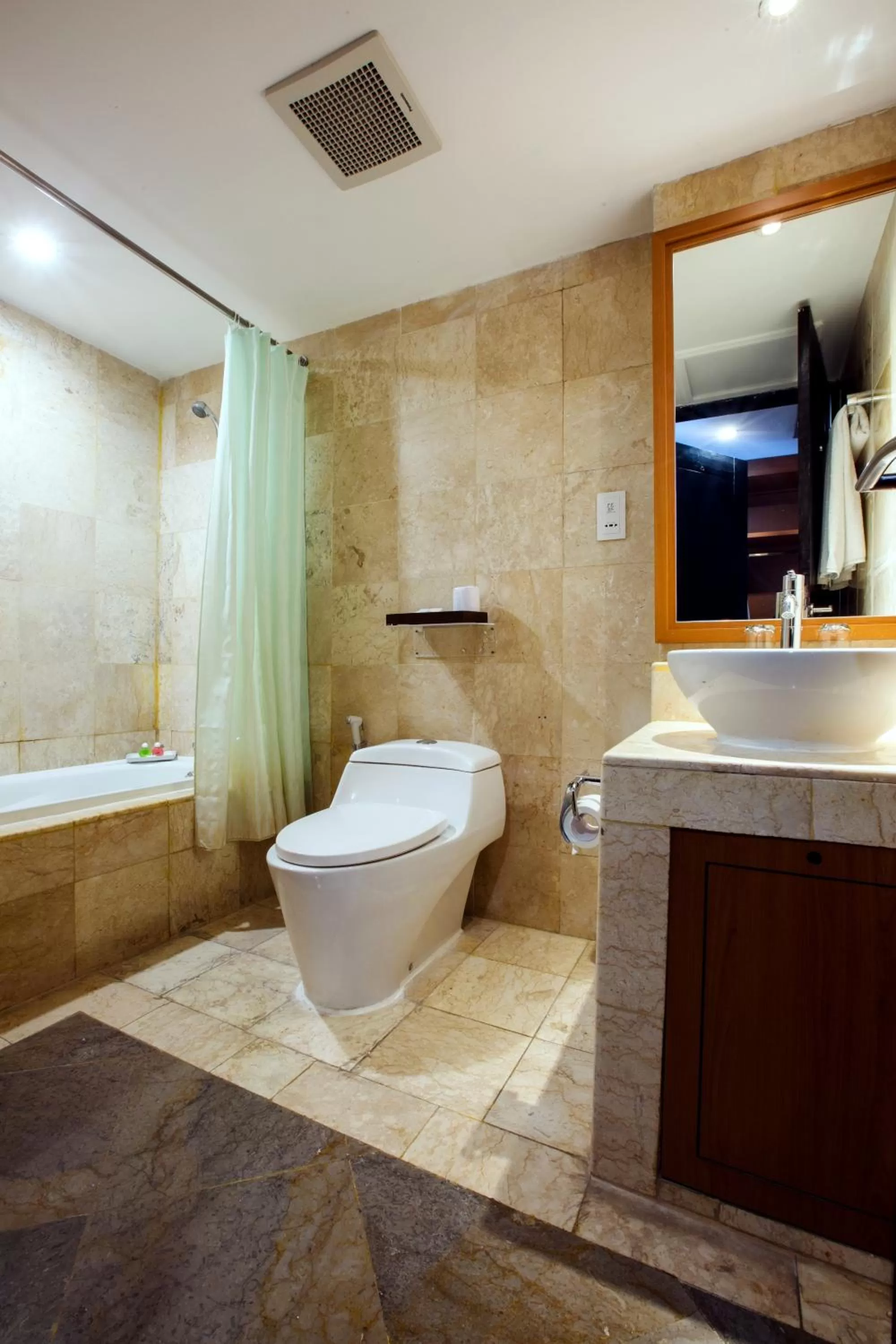 Toilet in Royal Regantris Kuta