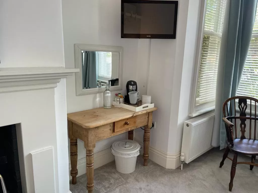 TV and multimedia in Poplars Farm