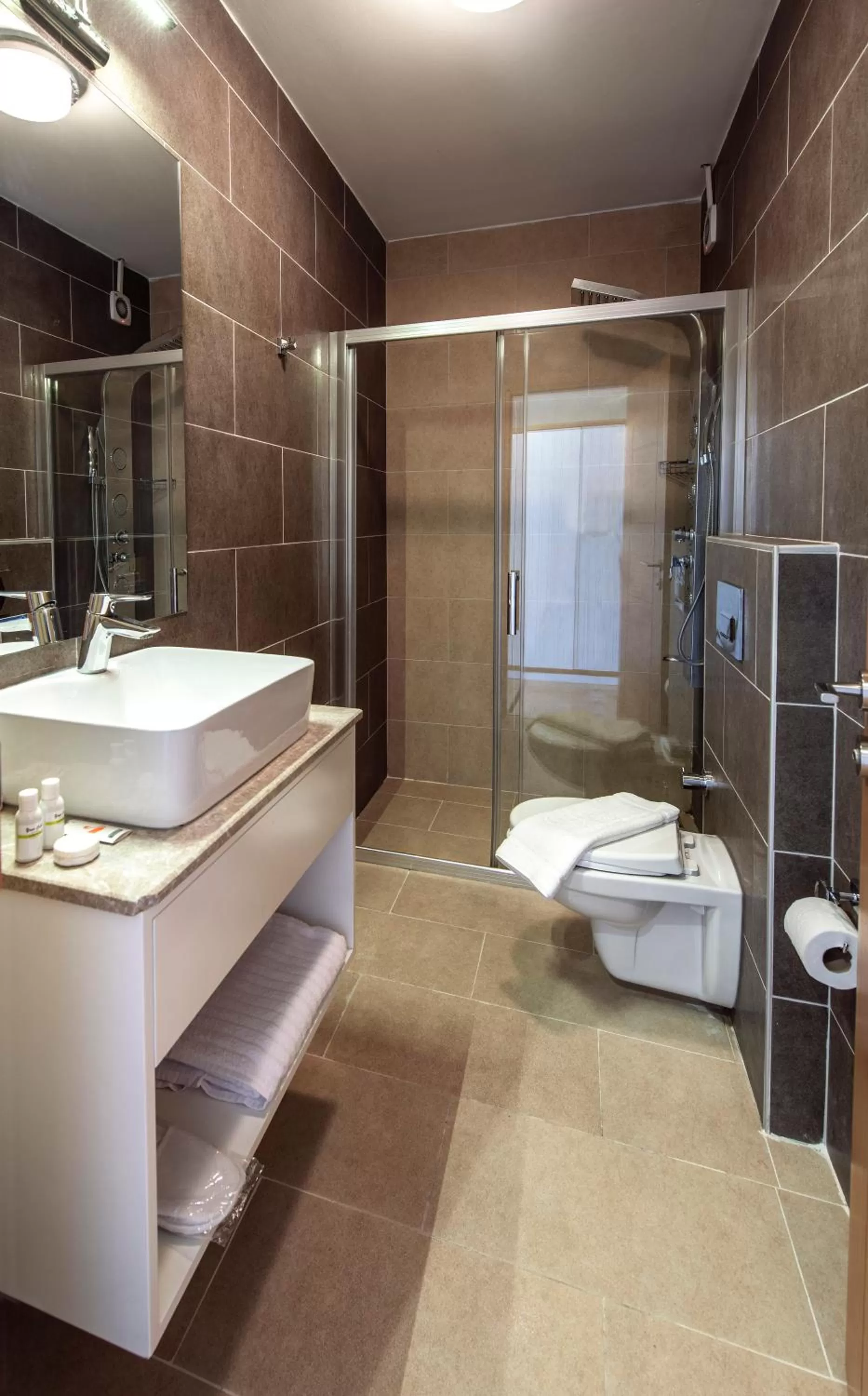 Bathroom in Mezzo Hotel